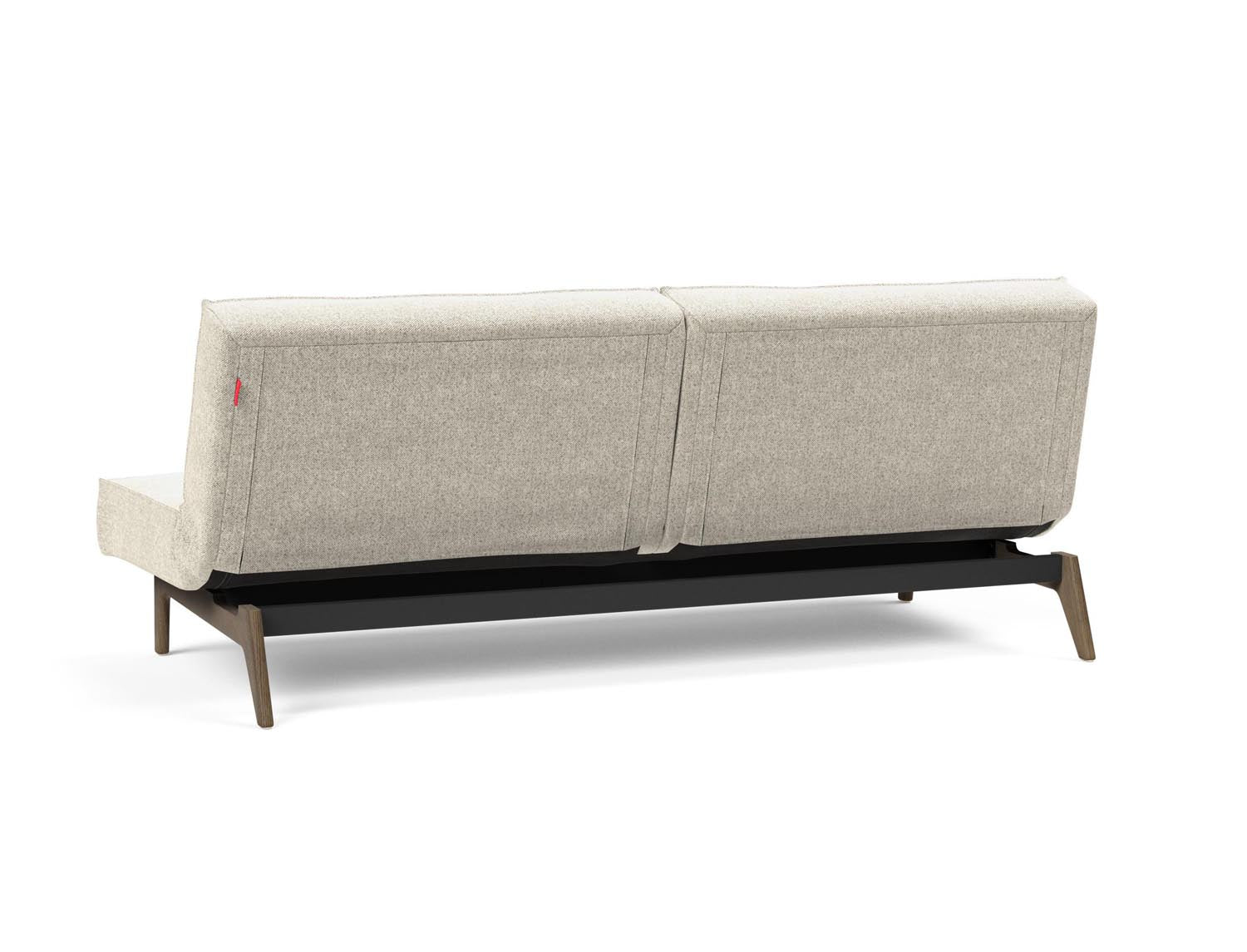 Das Splitback Sofabett 115 Eik von Innovation Living bietet modernes Design und vielseitige Nutzung – perfekt für jedes Zuhause und überraschende Übernachtungen.