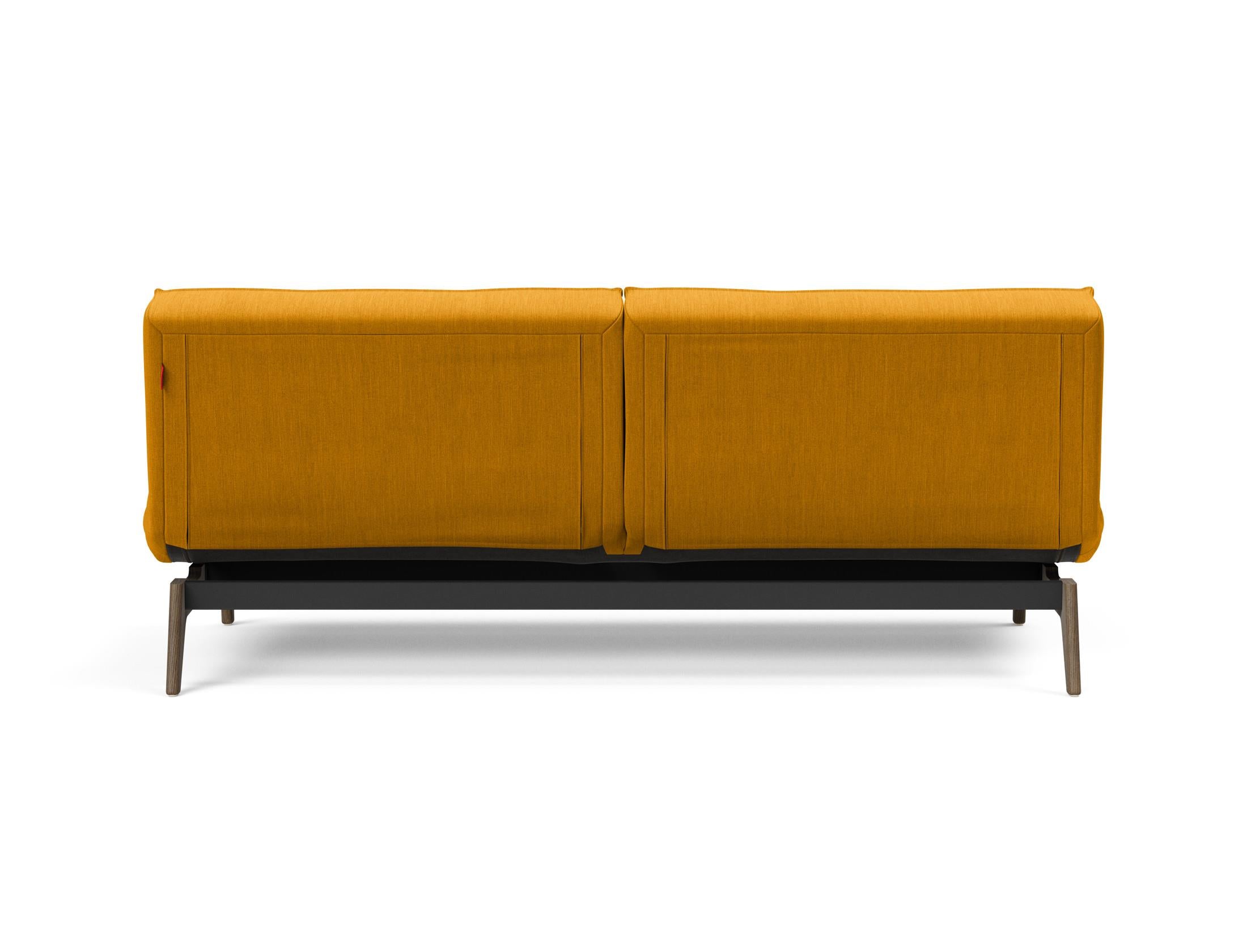 Erleben Sie das Splitback Sofabett 115 Eik von Innovation Living – ein elegantes, multifunktionales Möbelstück, das perfekten Schlafkomfort bietet.