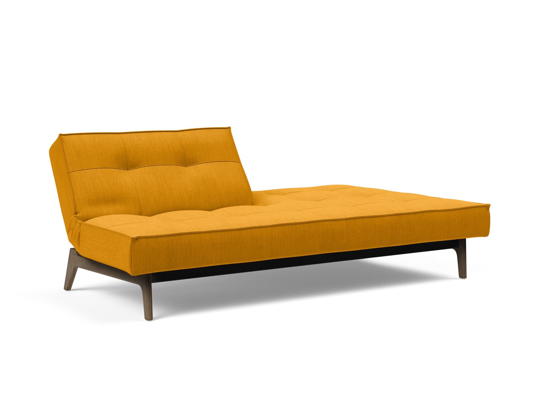 Erleben Sie das Splitback Sofabett 115 Eik von Innovation Living – ein elegantes, multifunktionales Möbelstück, das perfekten Schlafkomfort bietet.