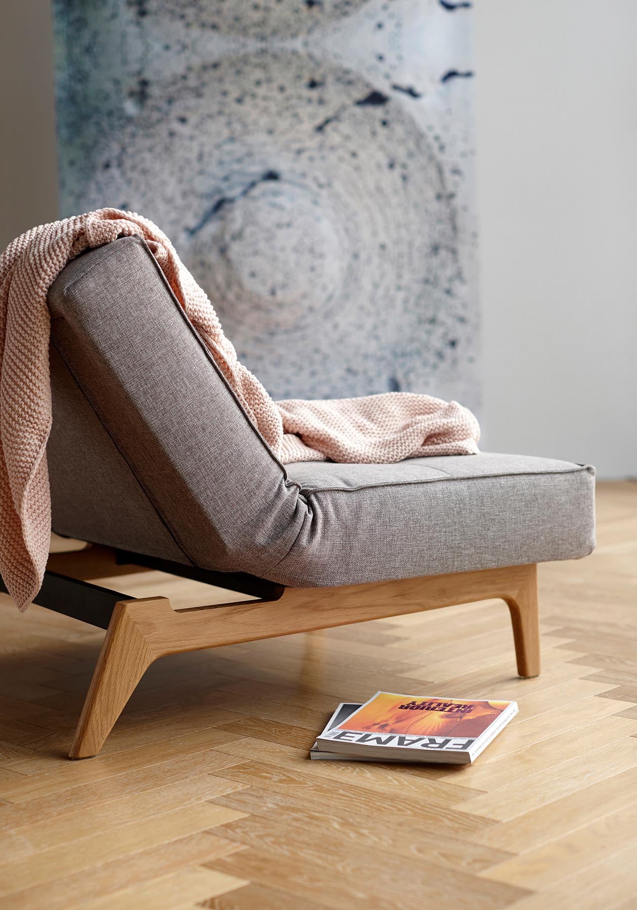 Das Splitback Sofabett 115 Eik von Innovation Living vereint stilvolle Eleganz mit praktischer Vielseitigkeit – ideal für Ihr Zuhause.