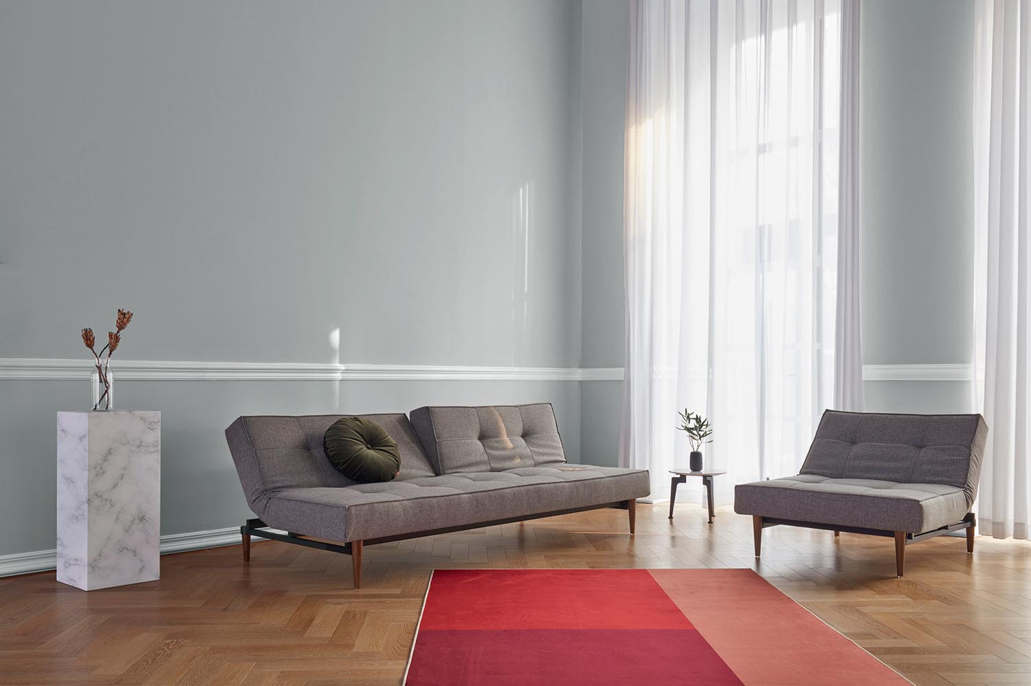 Erleben Sie das stilvolle Splitback Sofabett 115 Styletto von Innovation Living – ideal für flexible Wohnlösungen und zeitgemäßes Design.
