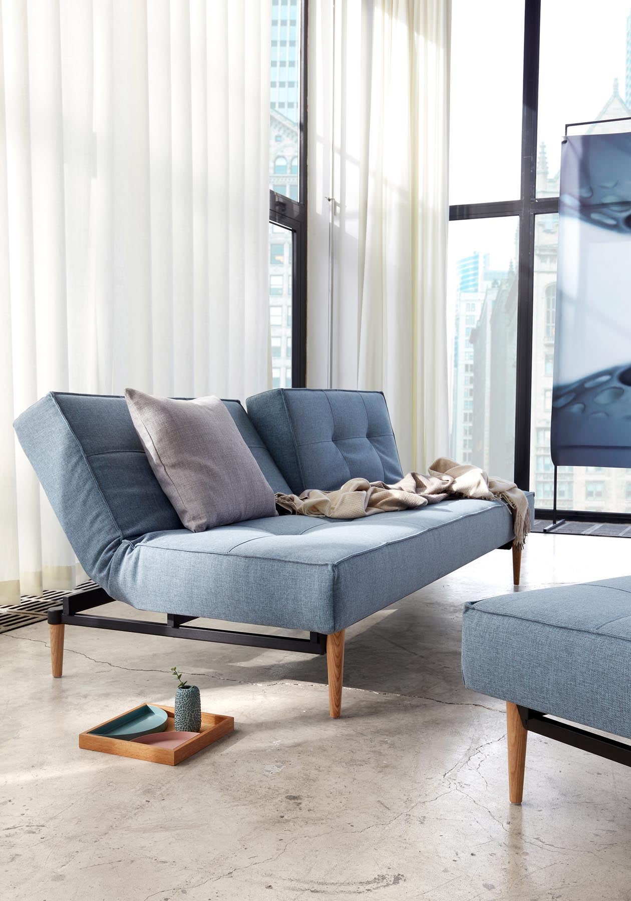 Erleben Sie das stilvolle Splitback Sofabett 115 Styletto von Innovation Living – ideal für flexible Wohnlösungen und zeitgemäßes Design.