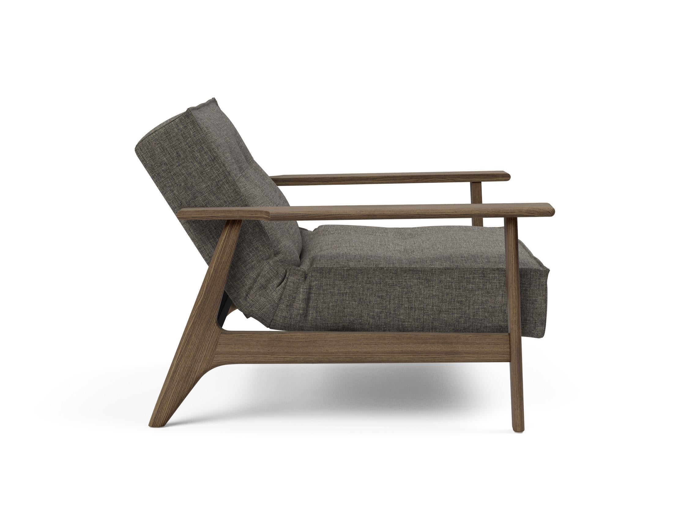 Entdecken Sie den Splitback Frej Sessel von Innovation Living – stilvolles dänisches Design, robuste Materialien und anpassbare Farben für jeden Raum.