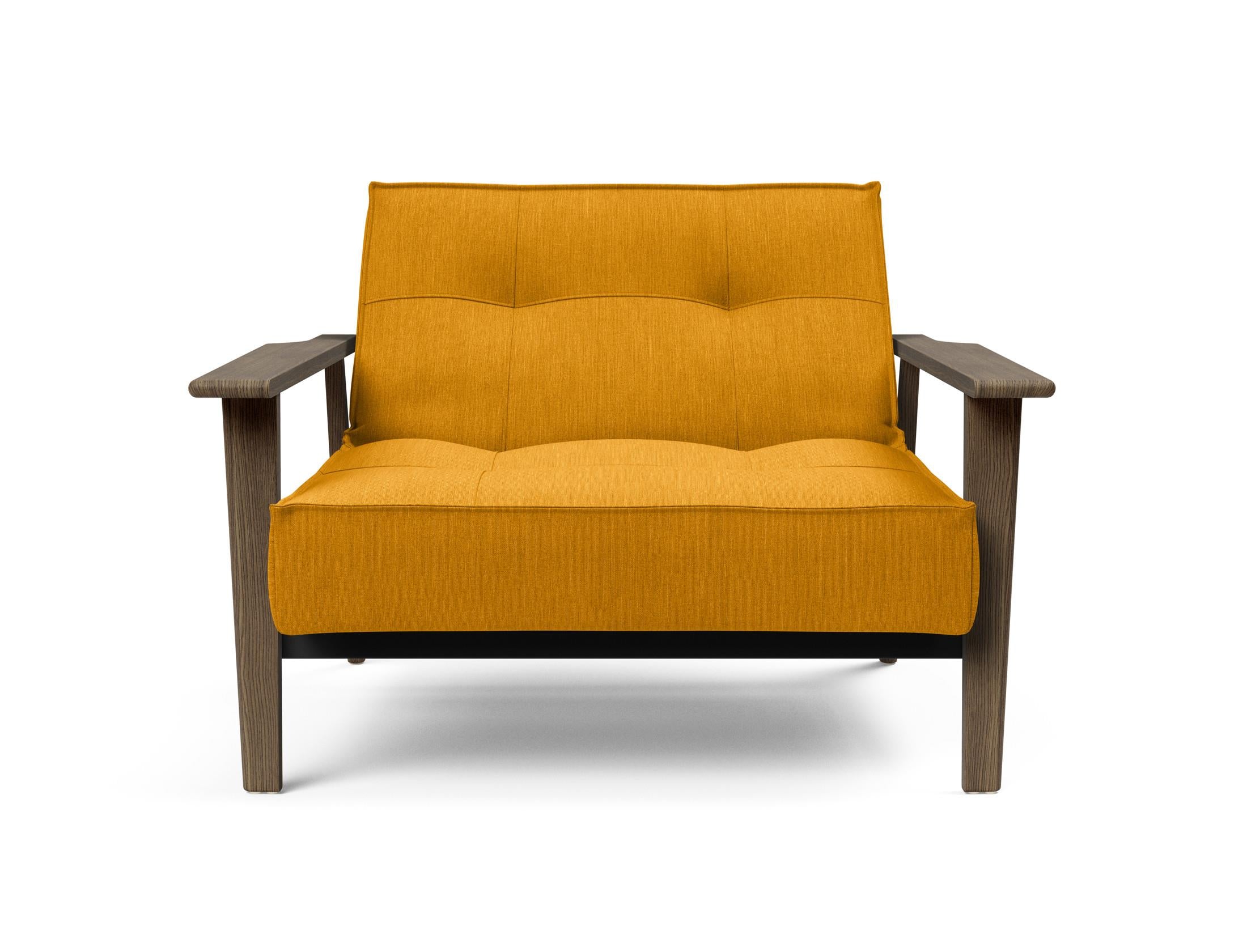 Entdecken Sie den Splitback Frej Sessel von Innovation Living – stilvolles dänisches Design, robuste Materialien und anpassbare Farben für jeden Raum.