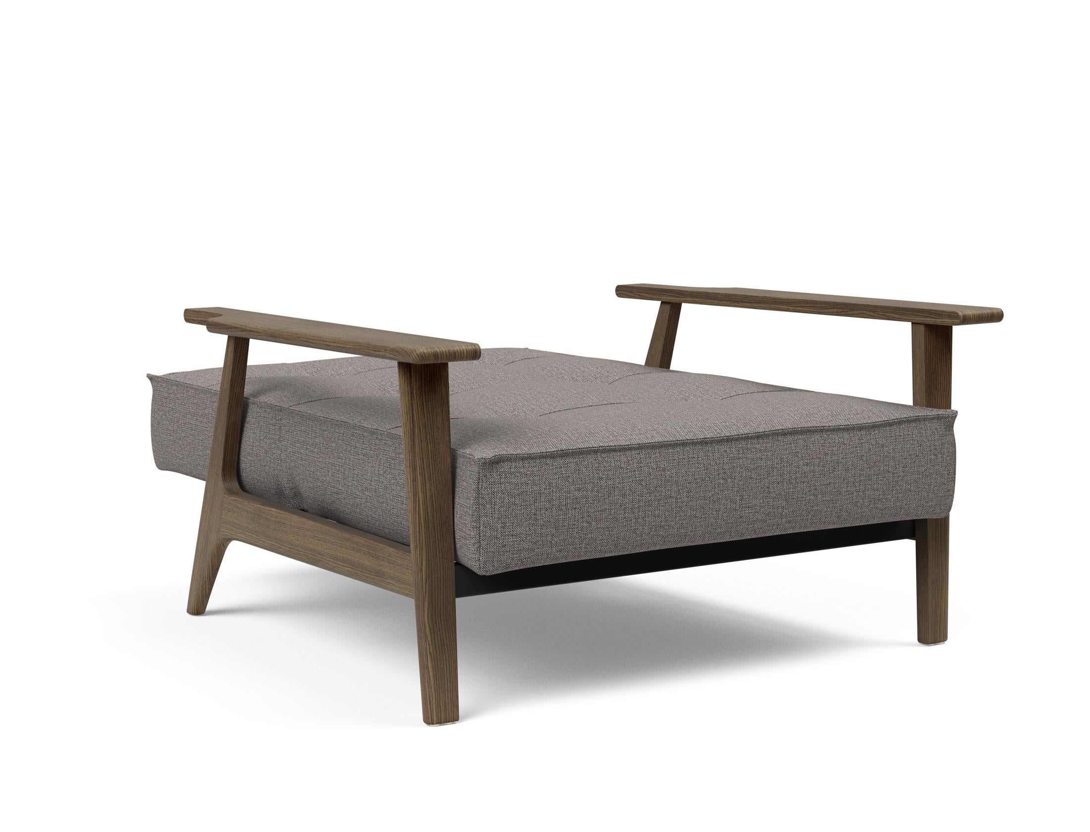 Entdecken Sie den Splitback Frej Sessel von Innovation Living – stilvolles dänisches Design, robuste Materialien und anpassbare Farben für jeden Raum.