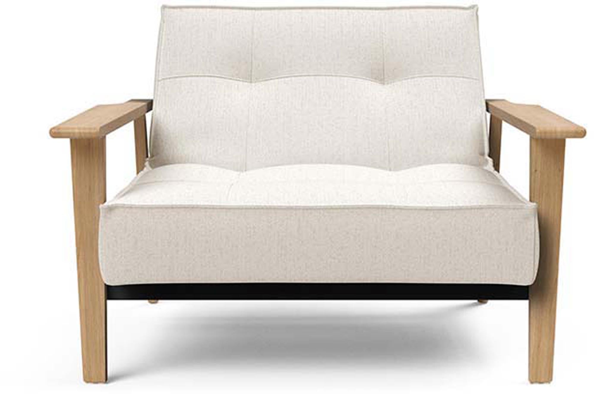 Entdecken Sie den Splitback Frej Sessel von Innovation Living – stilvolles dänisches Design, robuste Materialien und anpassbare Farben für jeden Raum.