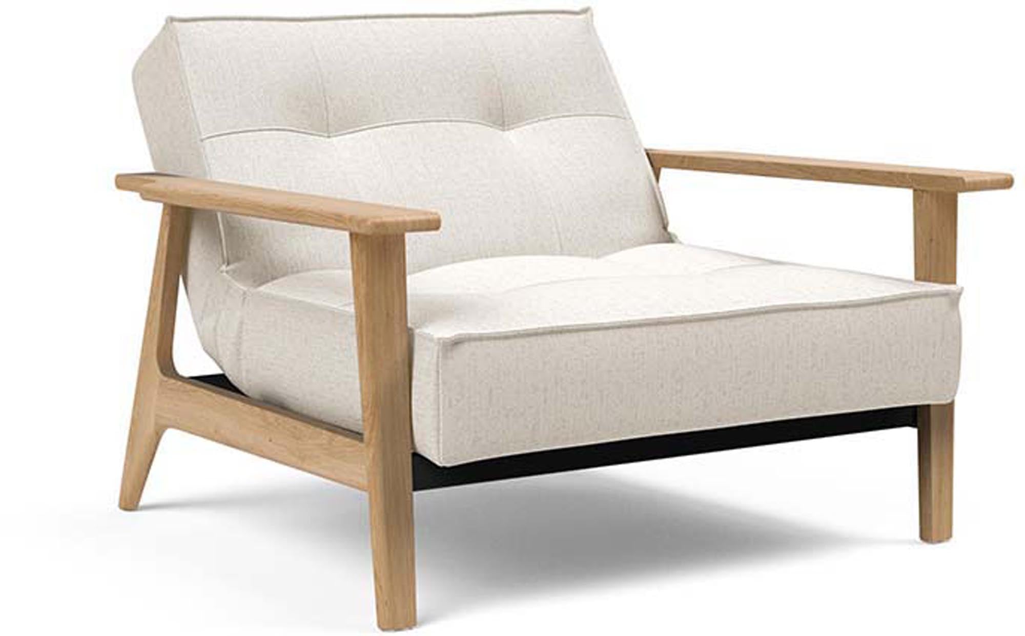 Entdecken Sie den Splitback Frej Sessel von Innovation Living – stilvolles dänisches Design, robuste Materialien und anpassbare Farben für jeden Raum.