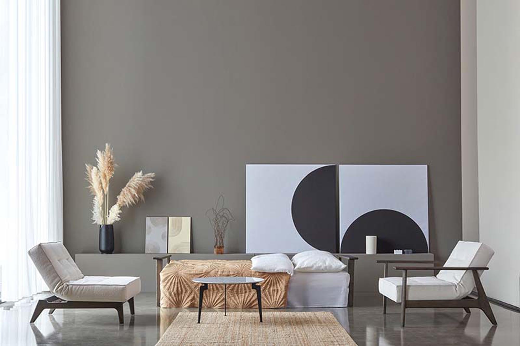 Erleben Sie den Splitback Frej Sessel: modernes dänisches Design, hochwertige Materialien und vielseitige Nutzungsmöglichkeiten für Ihr Zuhause.