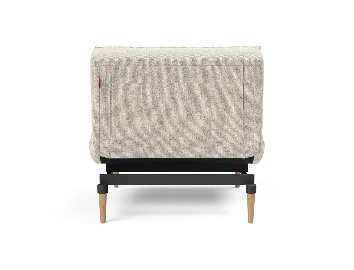 Erleben Sie den stilvollen Splitback Styletto Sessel von Innovation Living – ein modernes Designhighlight, das Funktionalität und Komfort perfekt kombiniert.