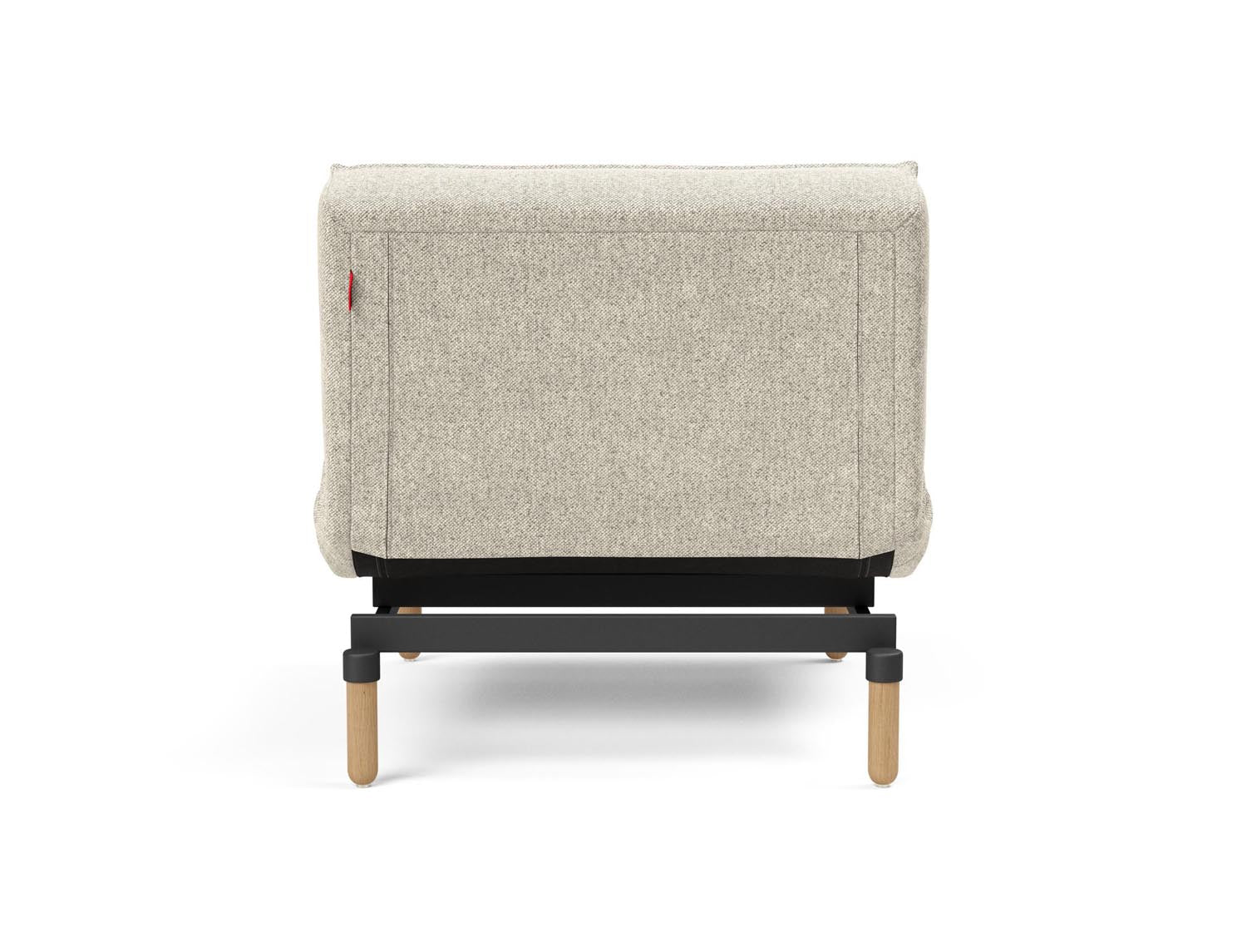 Der Splitback Stem Sessel von Innovation Living besticht durch sein skandinavisches Design und vielseitige Nutzungsmöglichkeiten für jedes Zuhause.