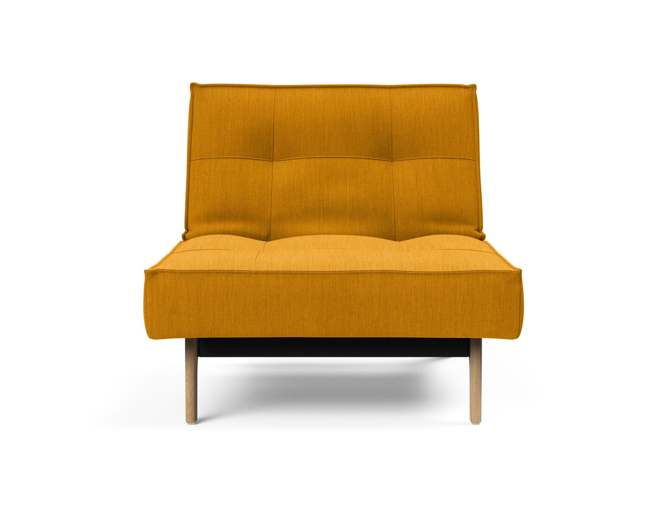 Erleben Sie den Splitback Eik Sessel von Innovation Living – ein stilvoller, flexibler Sessel aus hochwertigem Eichenholz und Stahl, ideal für jedes Zuhause.