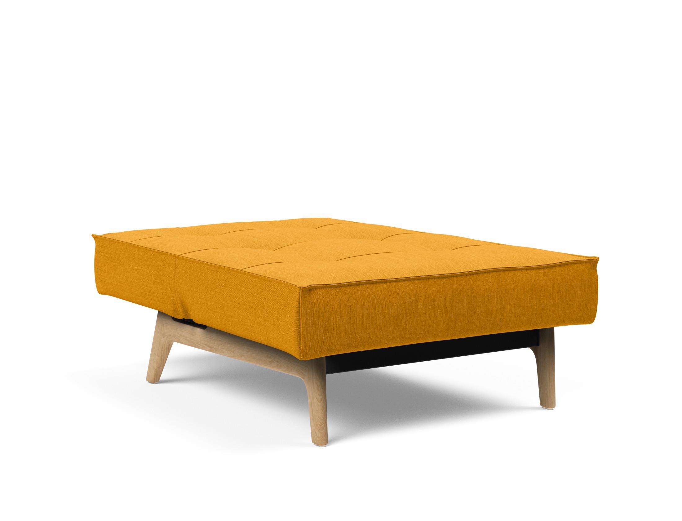 Erleben Sie den Splitback Eik Sessel von Innovation Living – ein stilvoller, flexibler Sessel aus hochwertigem Eichenholz und Stahl, ideal für jedes Zuhause.