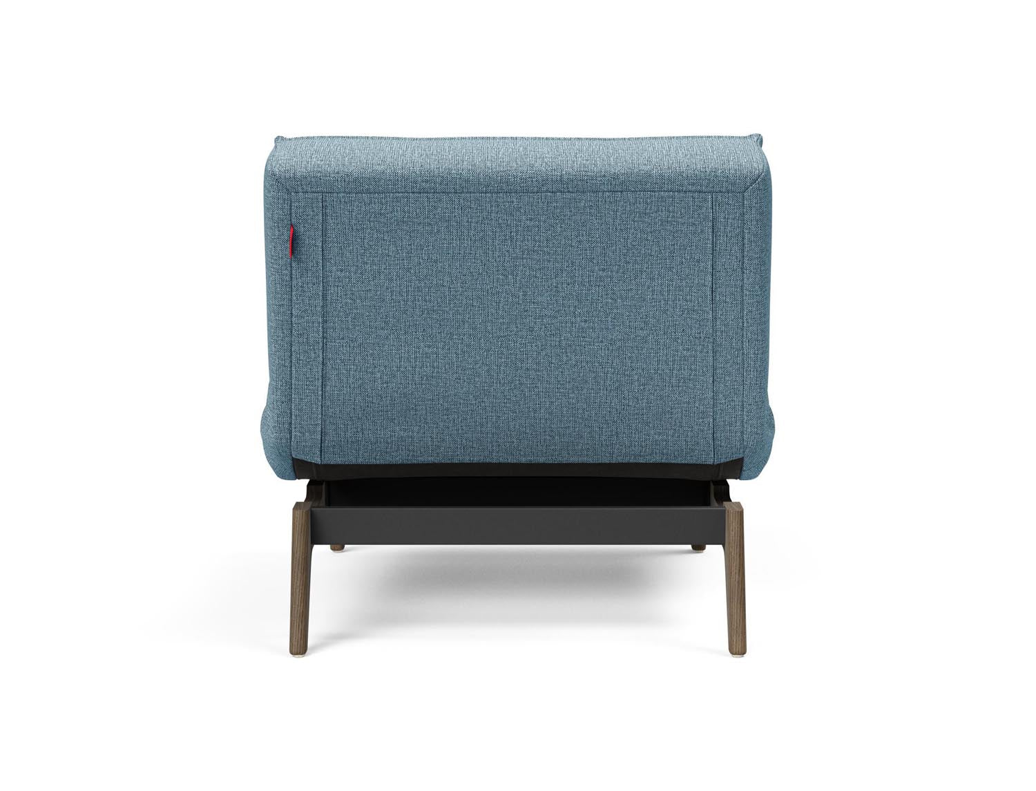 Erleben Sie den Splitback Eik Sessel von Innovation Living – ein stilvoller, flexibler Sessel aus hochwertigem Eichenholz und Stahl, ideal für jedes Zuhause.