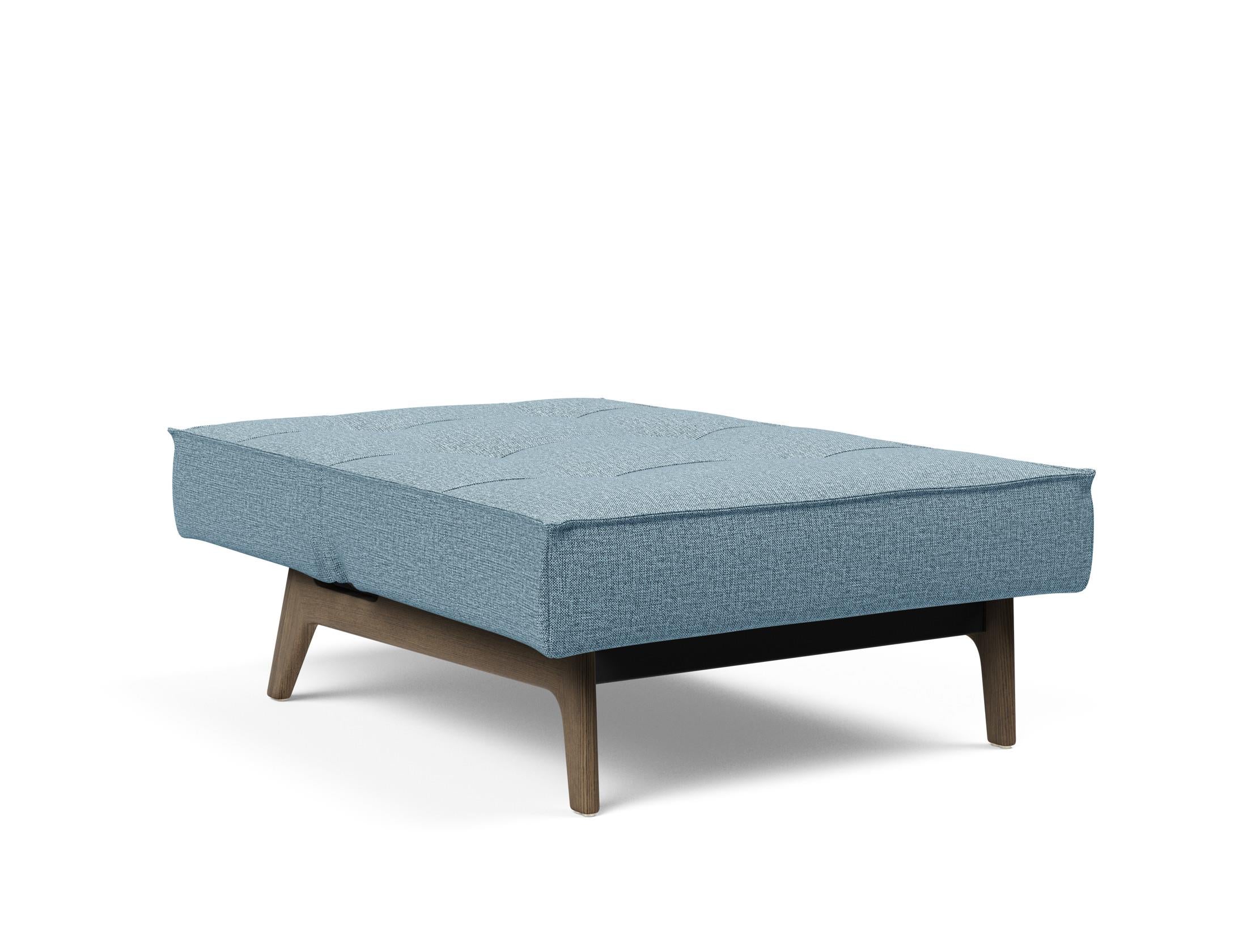 Erleben Sie den Splitback Eik Sessel von Innovation Living – ein stilvoller, flexibler Sessel aus hochwertigem Eichenholz und Stahl, ideal für jedes Zuhause.