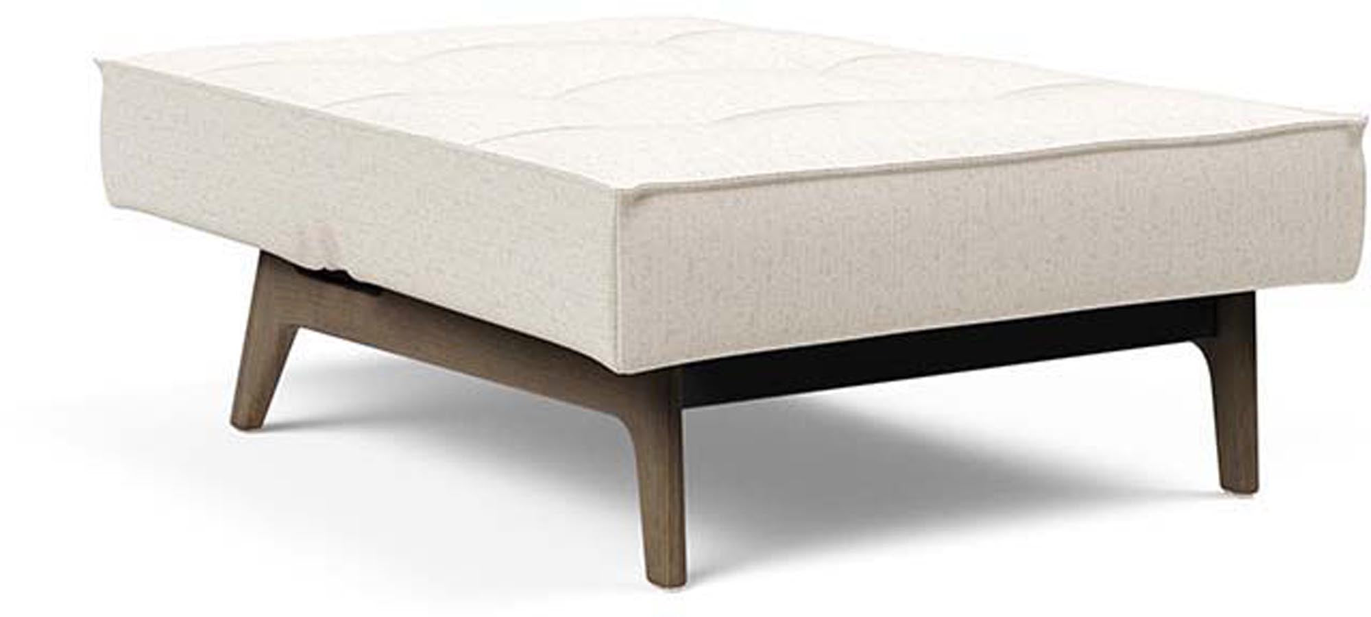 Erleben Sie den Splitback Eik Sessel von Innovation Living – ein stilvoller, flexibler Sessel aus hochwertigem Eichenholz und Stahl, ideal für jedes Zuhause.