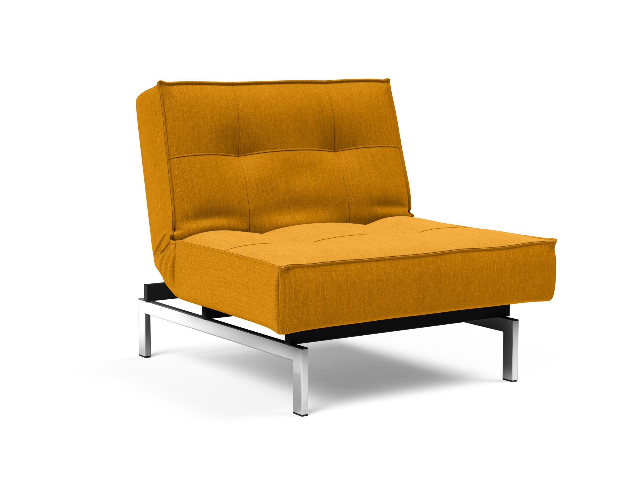 Entdecken Sie den Splitback Chrome Sessel: Stilvolles, modernes Design mit Chrombeinen, ideal für flexible Wohnräume und als praktische Liegefläche.