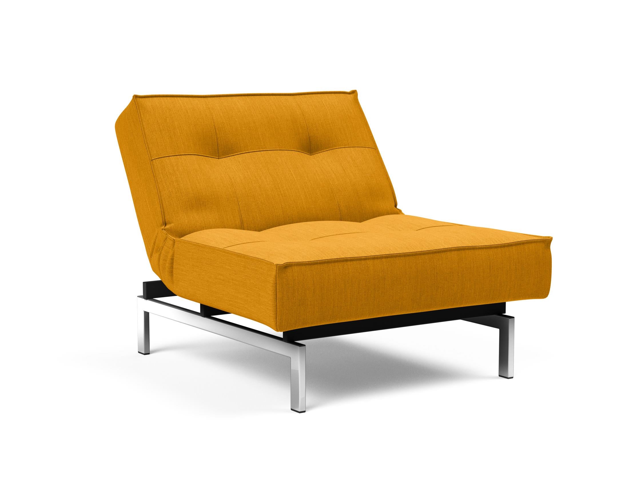 Entdecken Sie den Splitback Chrome Sessel: Stilvolles, modernes Design mit Chrombeinen, ideal für flexible Wohnräume und als praktische Liegefläche.