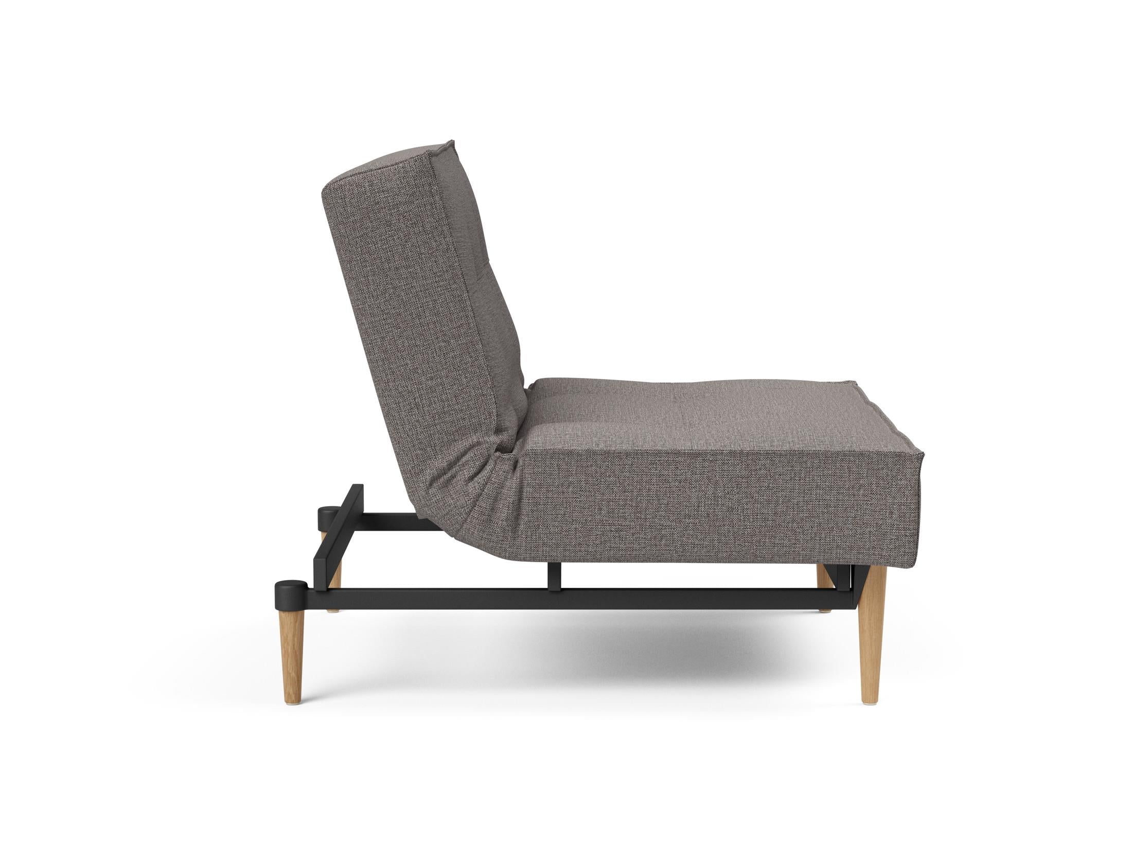 Erleben Sie den stilvollen Splitback Styletto Sessel von Innovation Living – ein elegantes Möbelstück, das Komfort und skandinavisches Design vereint.