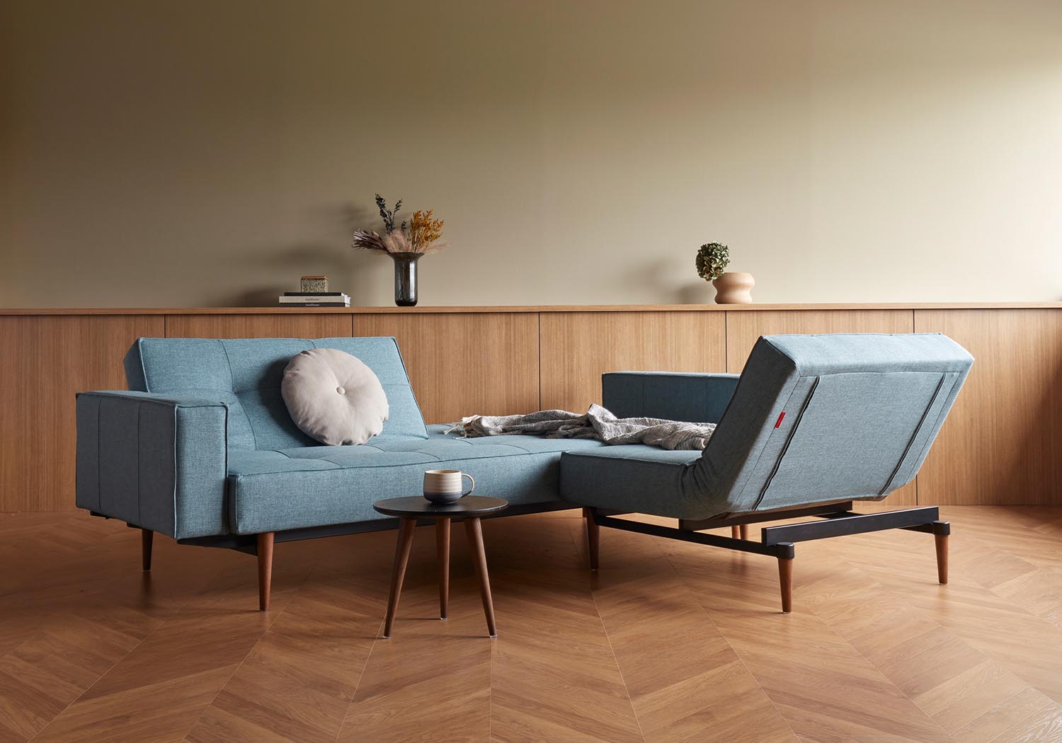 Erleben Sie den Splitback Styletto Sessel von Innovation Living – stilvoll, flexibel und ergonomisch für Ihr modernes Zuhause.