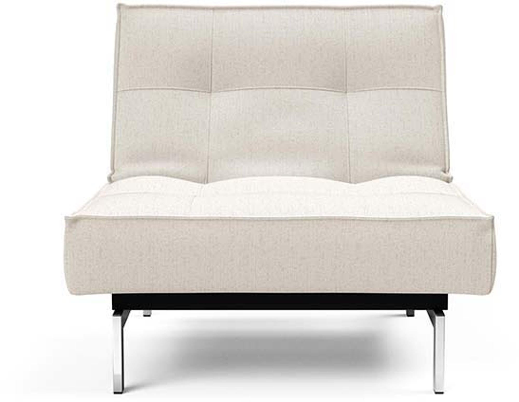 Entdecken Sie den Splitback Chrome Sessel: Stilvolles, modernes Design mit Chrombeinen, ideal für flexible Wohnräume und als praktische Liegefläche.