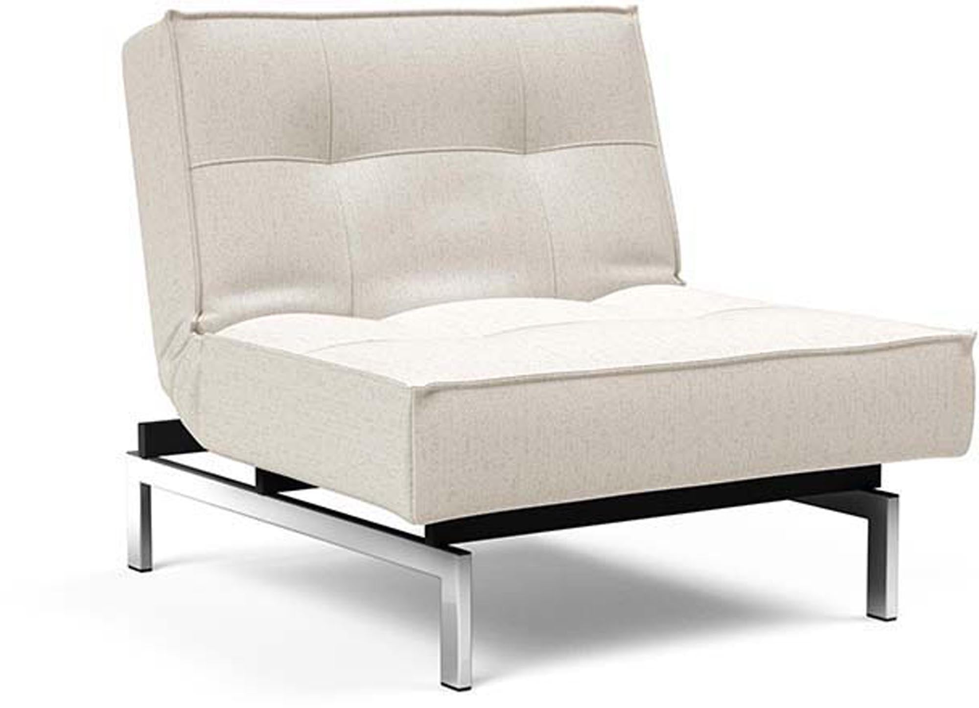 Entdecken Sie den Splitback Chrome Sessel: Stilvolles, modernes Design mit Chrombeinen, ideal für flexible Wohnräume und als praktische Liegefläche.