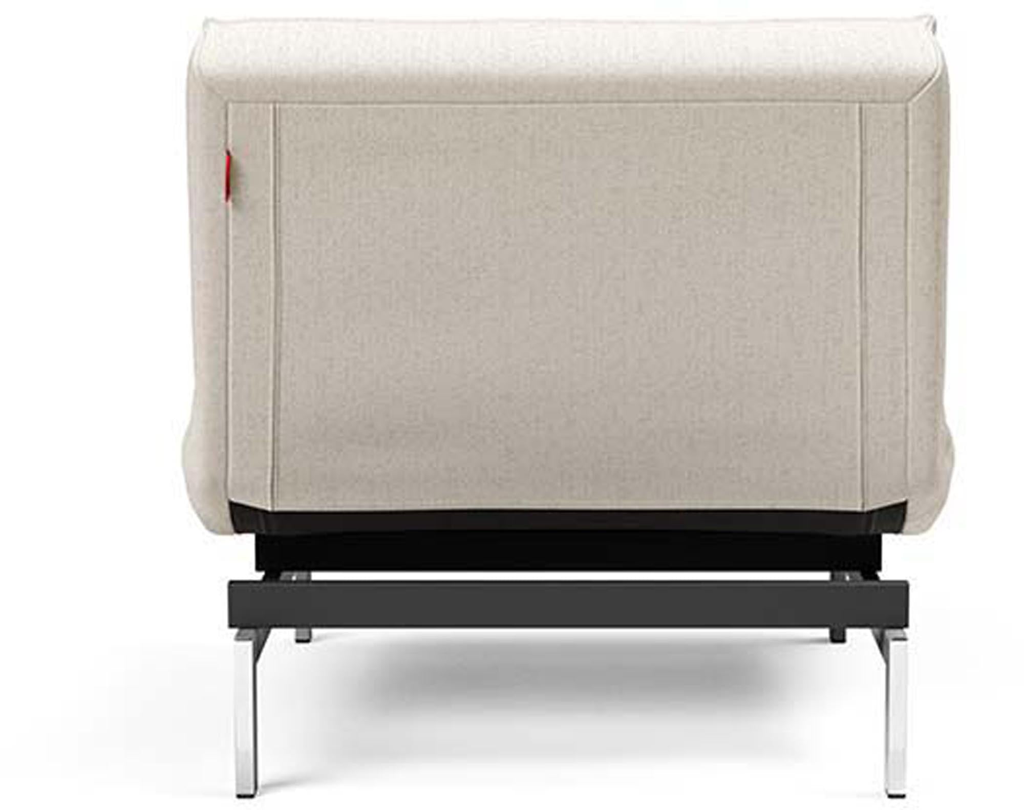 Entdecken Sie den Splitback Chrome Sessel: Stilvolles, modernes Design mit Chrombeinen, ideal für flexible Wohnräume und als praktische Liegefläche.