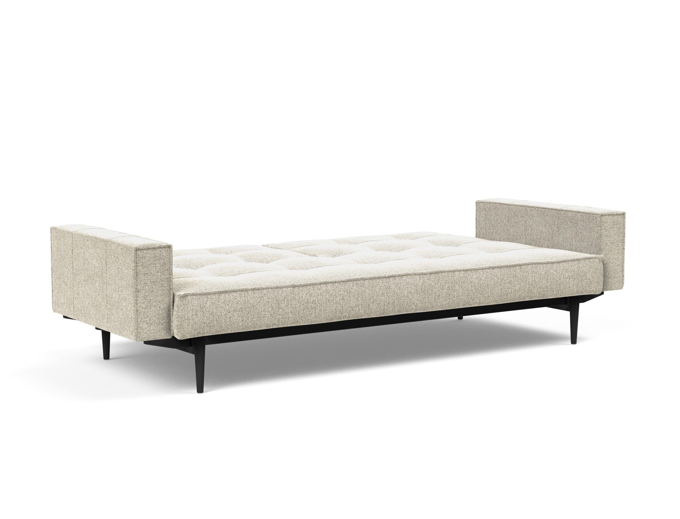 Erleben Sie das Splitback Sofabett 115 Styletto von Innovation Living – ein stilvolles Sofa mit Armlehnen, das Komfort und Design vereint.