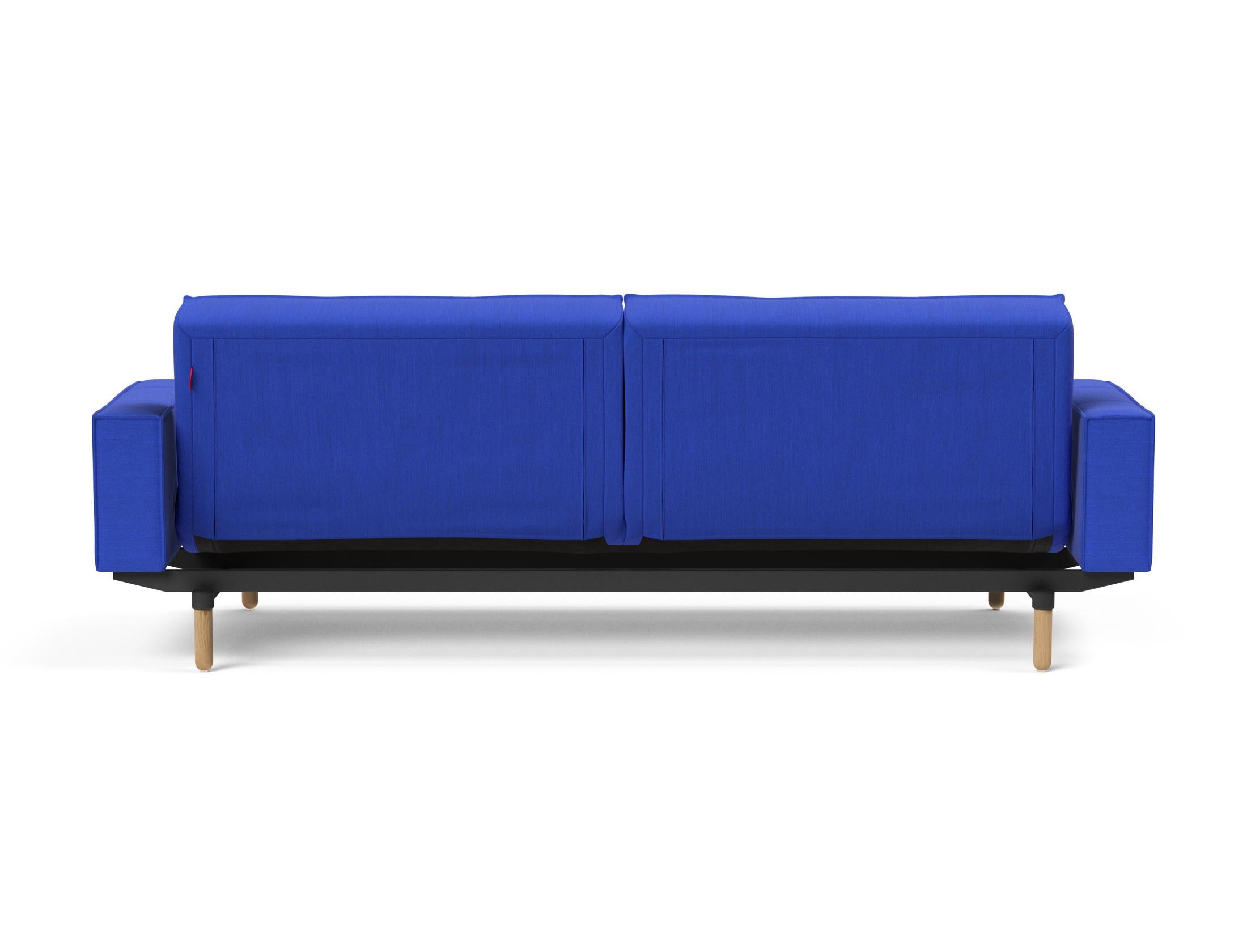 Das elegante Splitback Sofabett 115 Stem von Innovation Living bietet vielseitige Nutzungsmöglichkeiten und fügt sich perfekt in jedes zeitgenössische Zuhause ein.