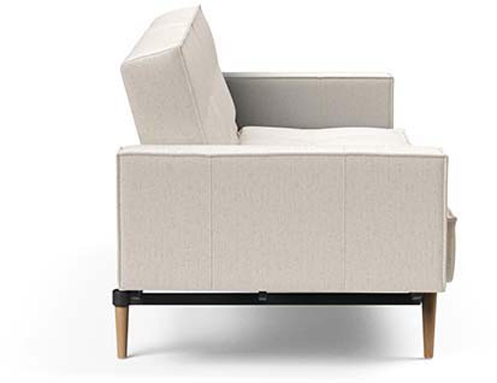 Das Splitback Sofabett 115 Styletto vereint elegantes Design mit praktischer Funktionalität. Ideal für Wohnzimmer und Gästezimmer.