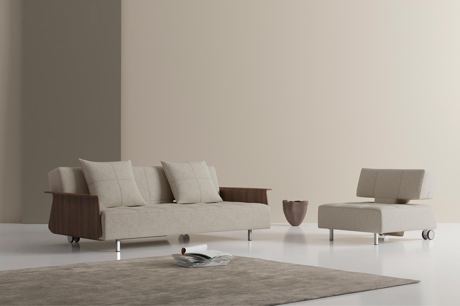 Erleben Sie den Long Horn D.E.L. Sessel von Innovation Living – ein elegantes Design, das Komfort und Funktionalität vereint.