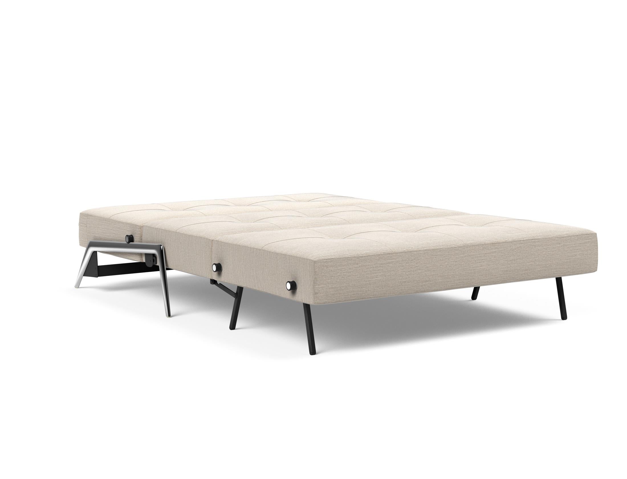 Cubed Klappsofa 140: Kompaktes Design trifft Funktionalität. Verwandelt sich schnell in ein Bett und bietet Stauraum für Bettzeug.