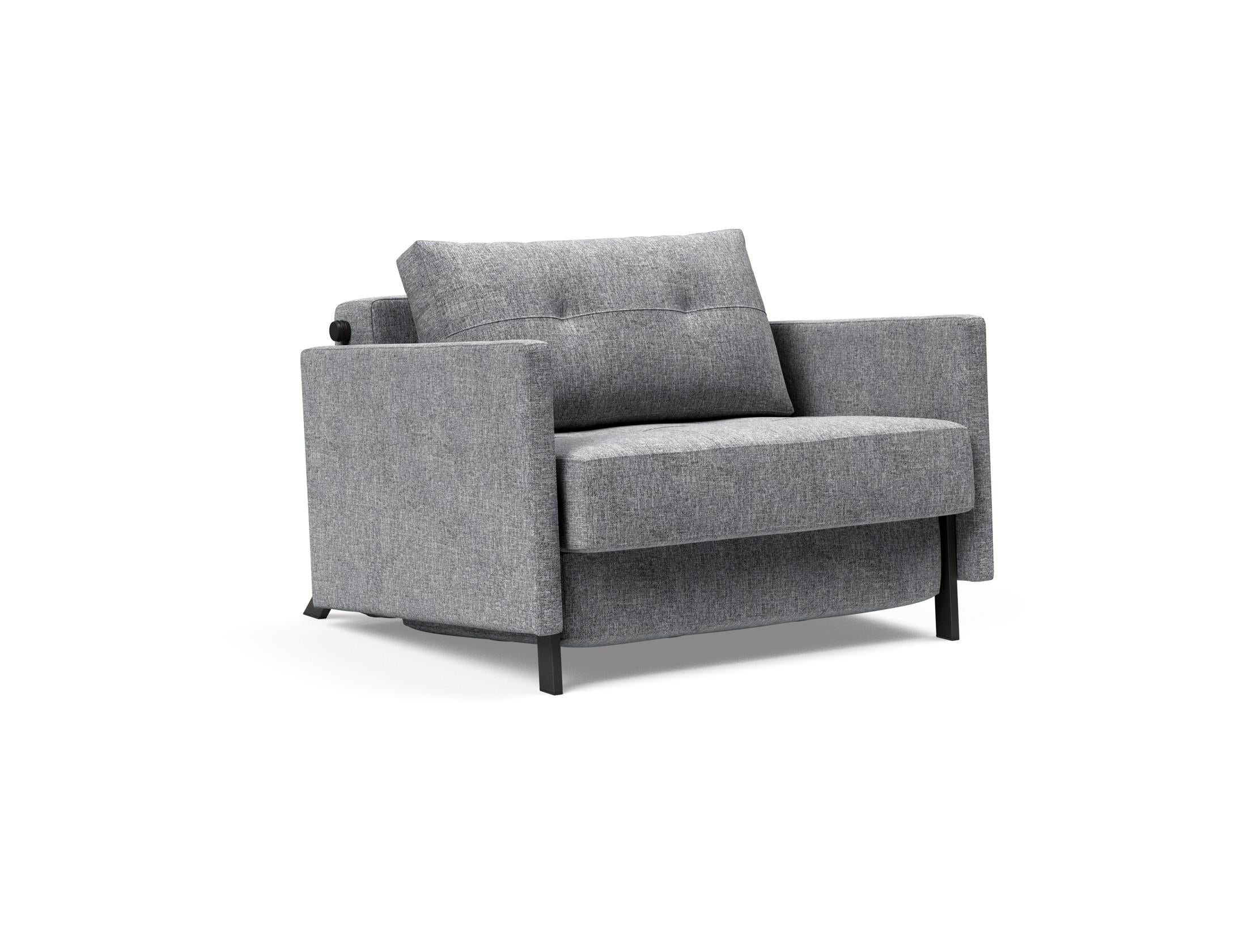 Erleben Sie den eleganten Cubed Sessel 90 mit Armlehnen von Innovation Living – ein komfortabler Sessel, der sich mühelos in ein Bett verwandelt und ideal für jedes Zuhause ist.