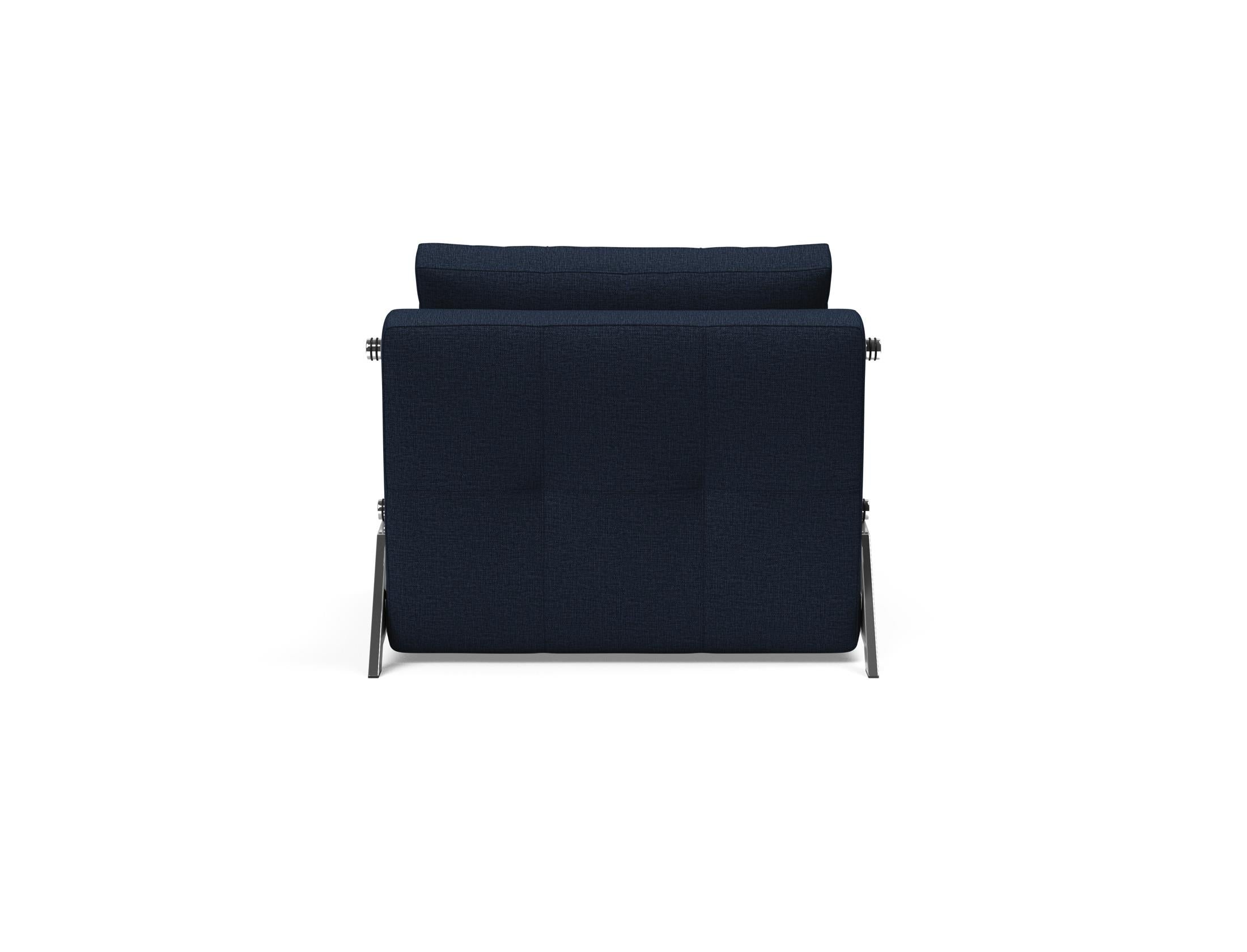 Entdecken Sie den Cubed Sessel 90 von Innovation Living: Ein eleganter, multifunktionaler Sessel mit modernem Design, der sich mühelos in ein Bett verwandelt.