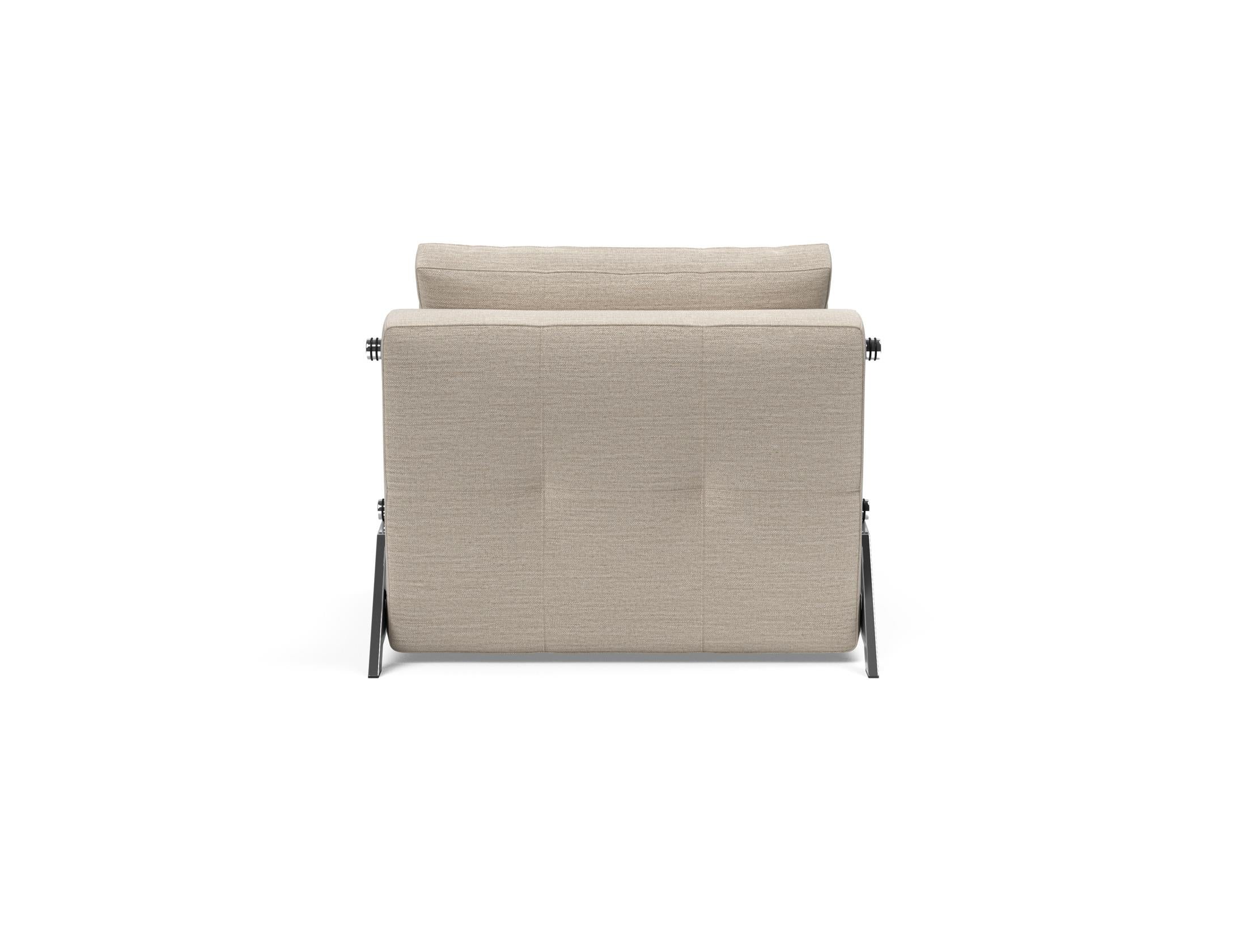 Entdecken Sie den Cubed Sessel 90 von Innovation Living: Ein eleganter, multifunktionaler Sessel mit modernem Design, der sich mühelos in ein Bett verwandelt.