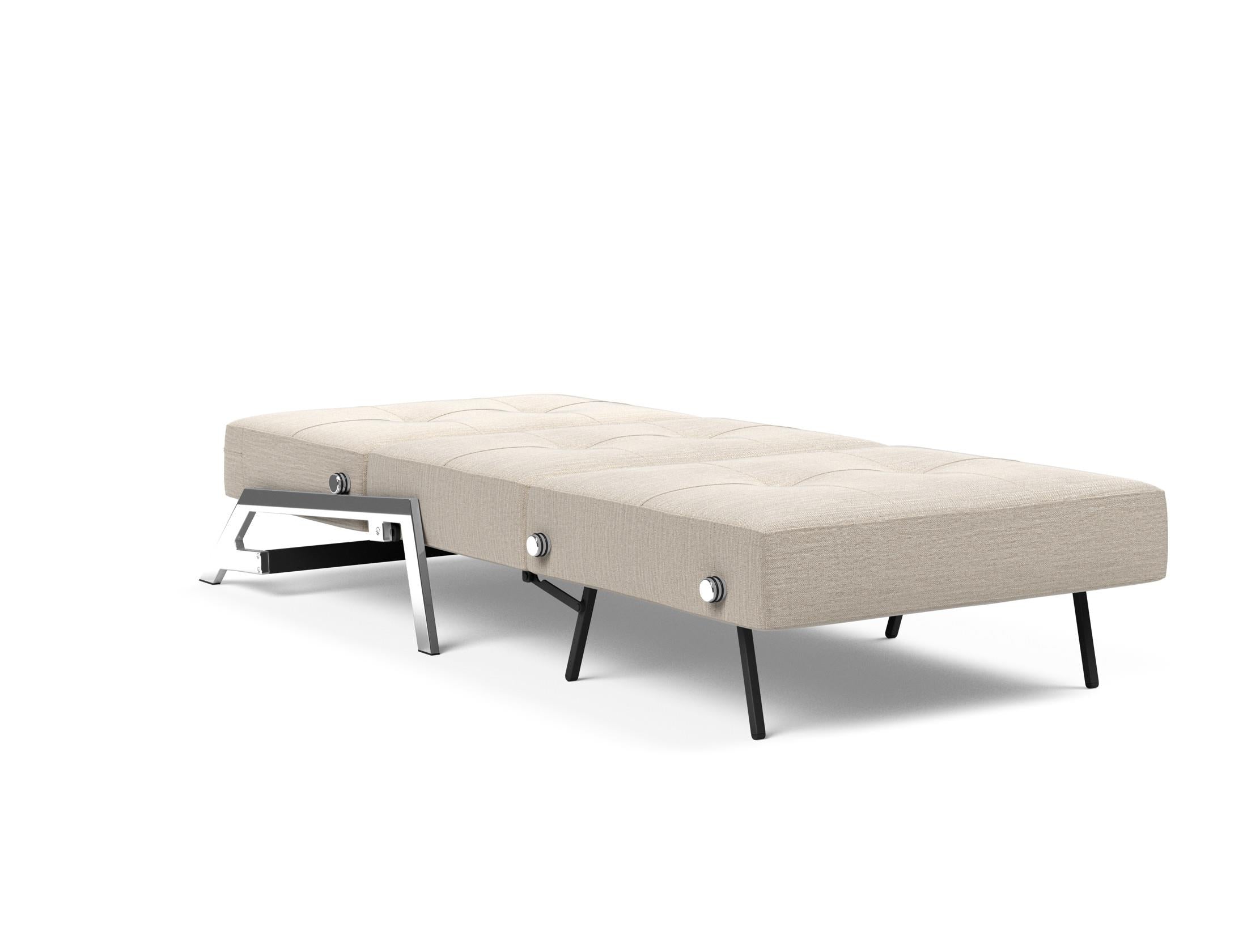 Entdecken Sie den Cubed Sessel 90 von Innovation Living: Ein eleganter, multifunktionaler Sessel mit cleverem Stauraum und einfacher Umwandlung in ein Bett.