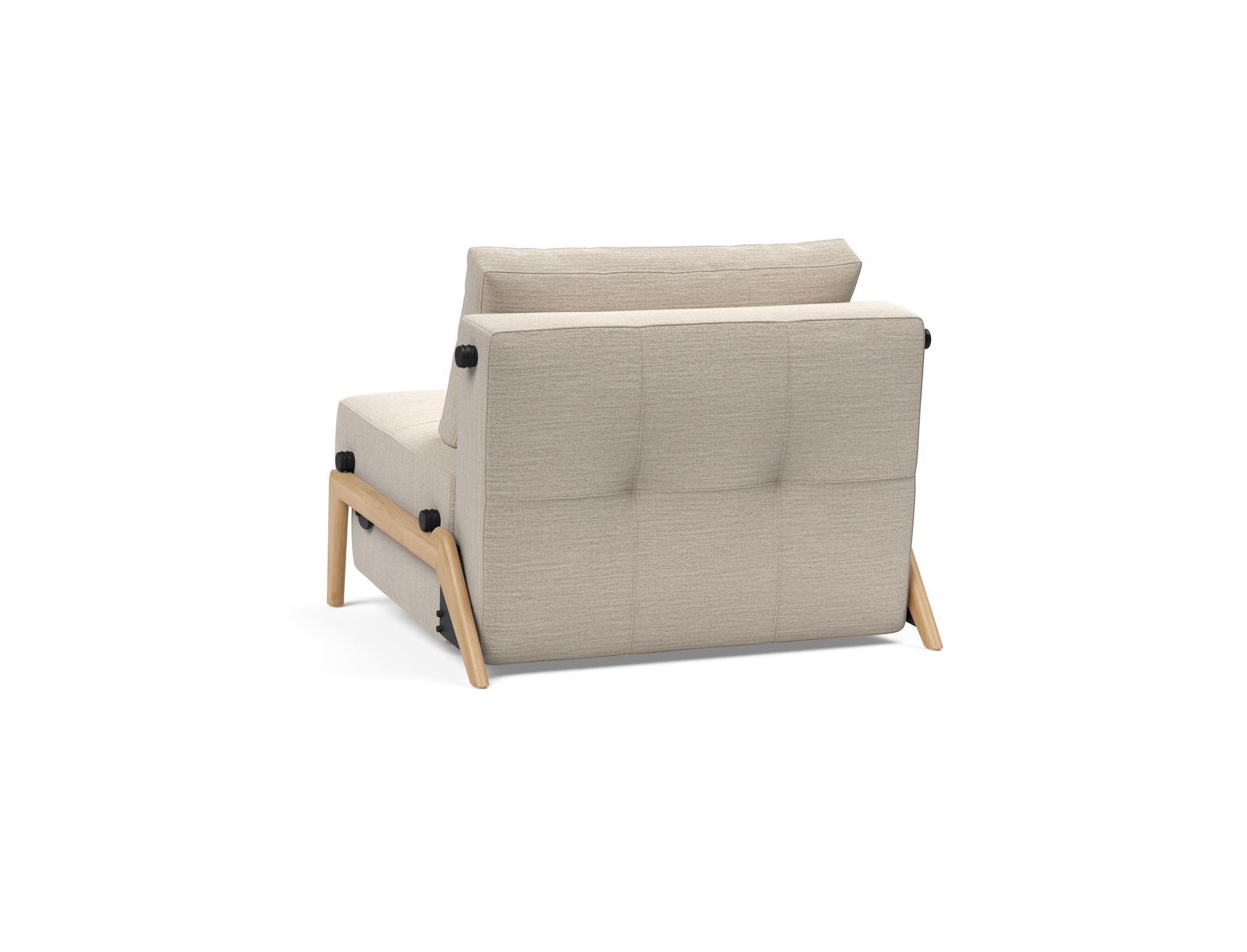 Entdecken Sie den Cubed Sessel 90 von Innovation Living: Ein eleganter, multifunktionaler Sessel mit Bettfunktion und praktischem Stauraum für Ihr Zuhause.