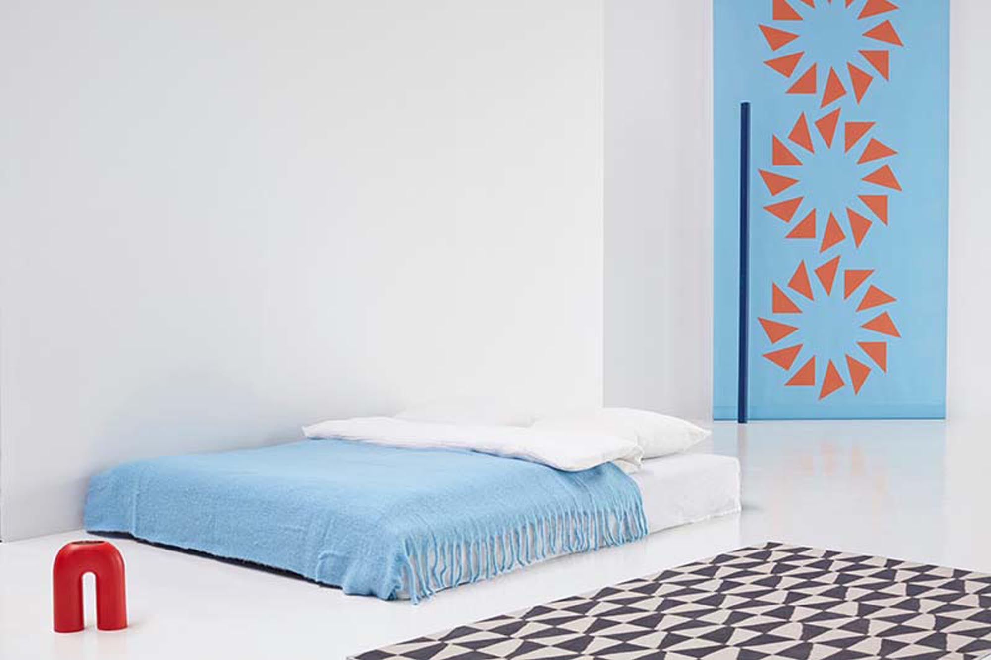 Entdecken Sie das vielseitige Sigmund Bettsofa von Innovation Living – elegant, funktional und perfekt für kleine Räume oder Gästezimmer.