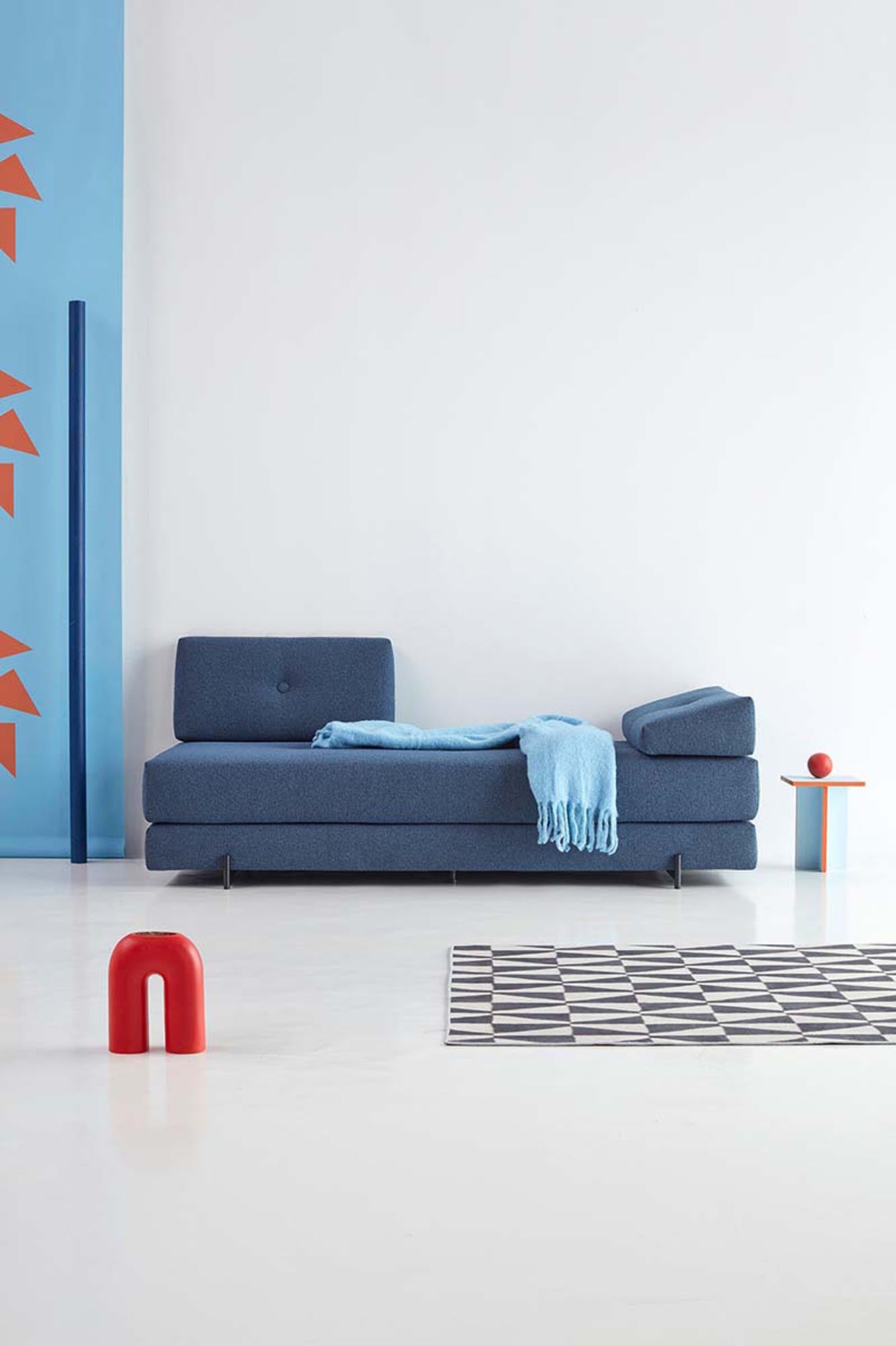 Erleben Sie das Sigmund Bettsofa von Innovation Living – stilvoll, wandelbar und ideal für jeden Wohnraum. Komfort trifft auf modernes Design.