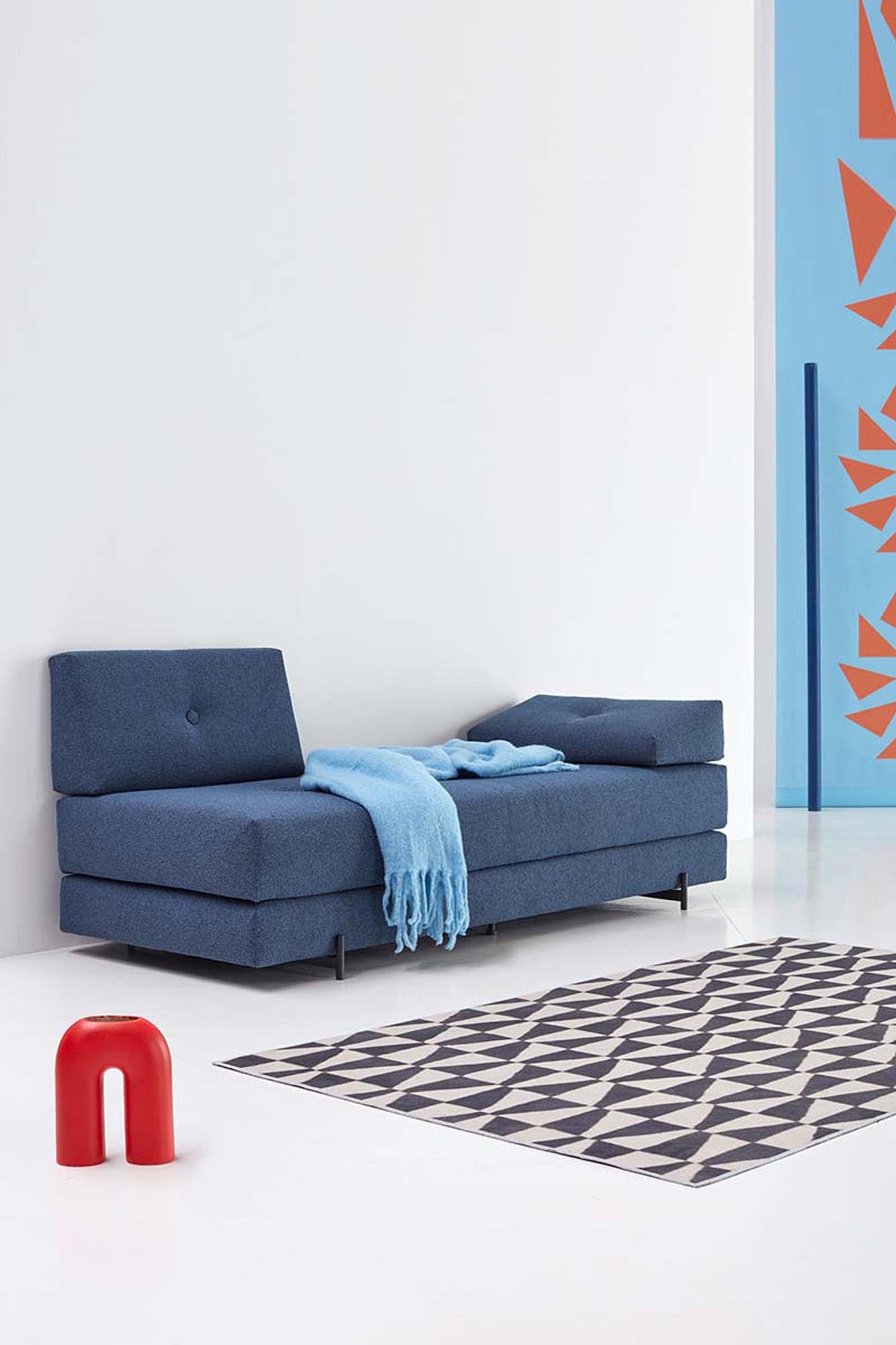 Erleben Sie das Sigmund Bettsofa von Innovation Living – stilvoll, wandelbar und ideal für jeden Wohnraum. Komfort trifft auf modernes Design.