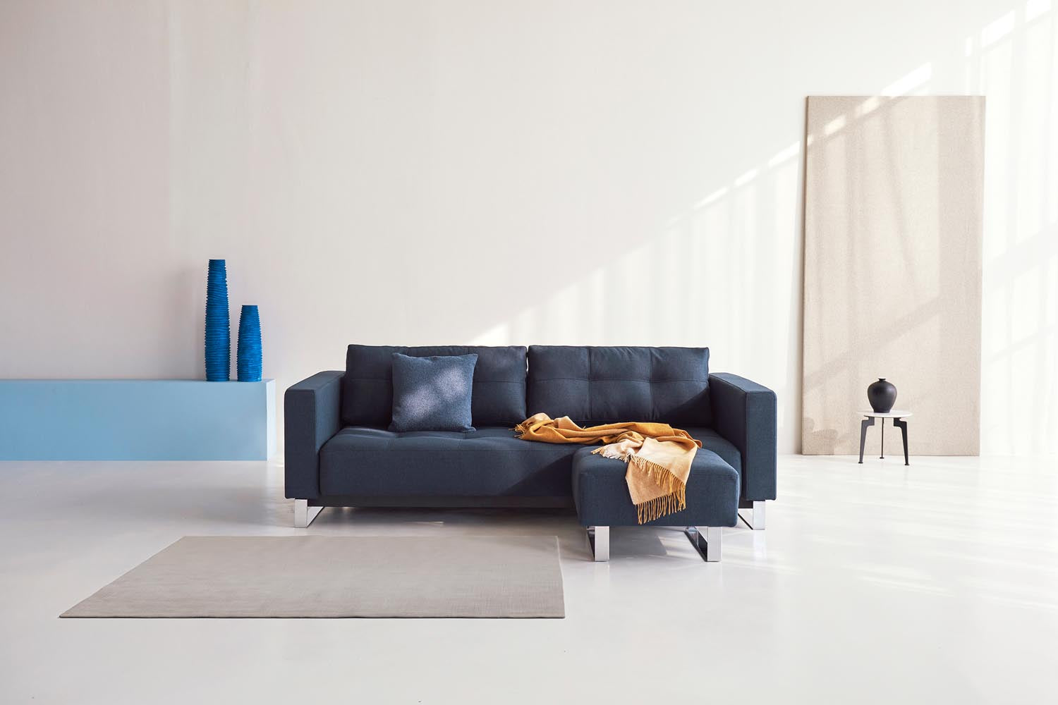 Erleben Sie die stilvolle Supremax/Cassius D.E.L. Ottoman von Innovation Living – perfekt für zusätzlichen Komfort und elegante Akzente in jedem Raum.