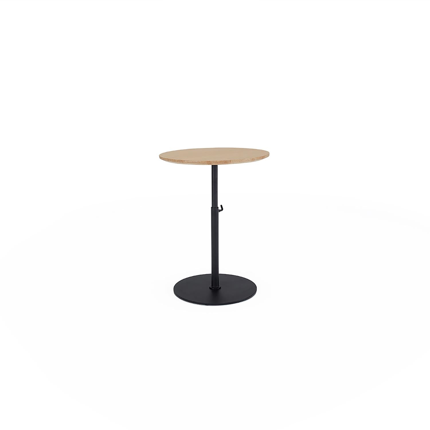 Der Kiffa Tisch Ø45 von Innovation Living besticht durch sein elegantes Design und passt perfekt in jedes moderne Zuhause – ideal für kompakte Räume.