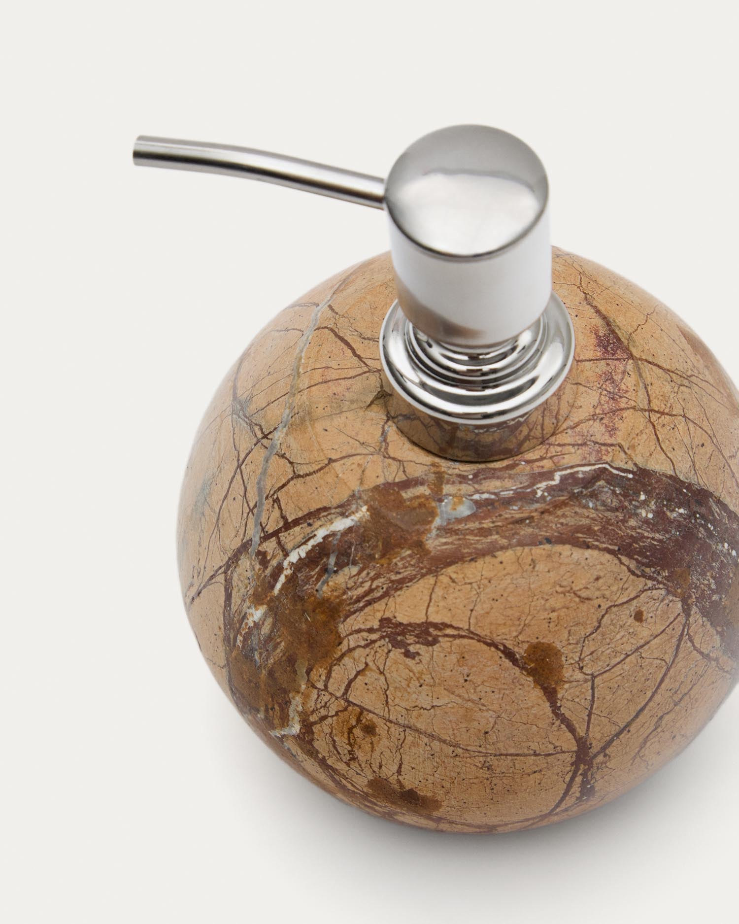 Spalsh Seifenspender aus Marmor beige in Braun präsentiert im Onlineshop von KAQTU Design AG. Badzubehör ist von Kave Home