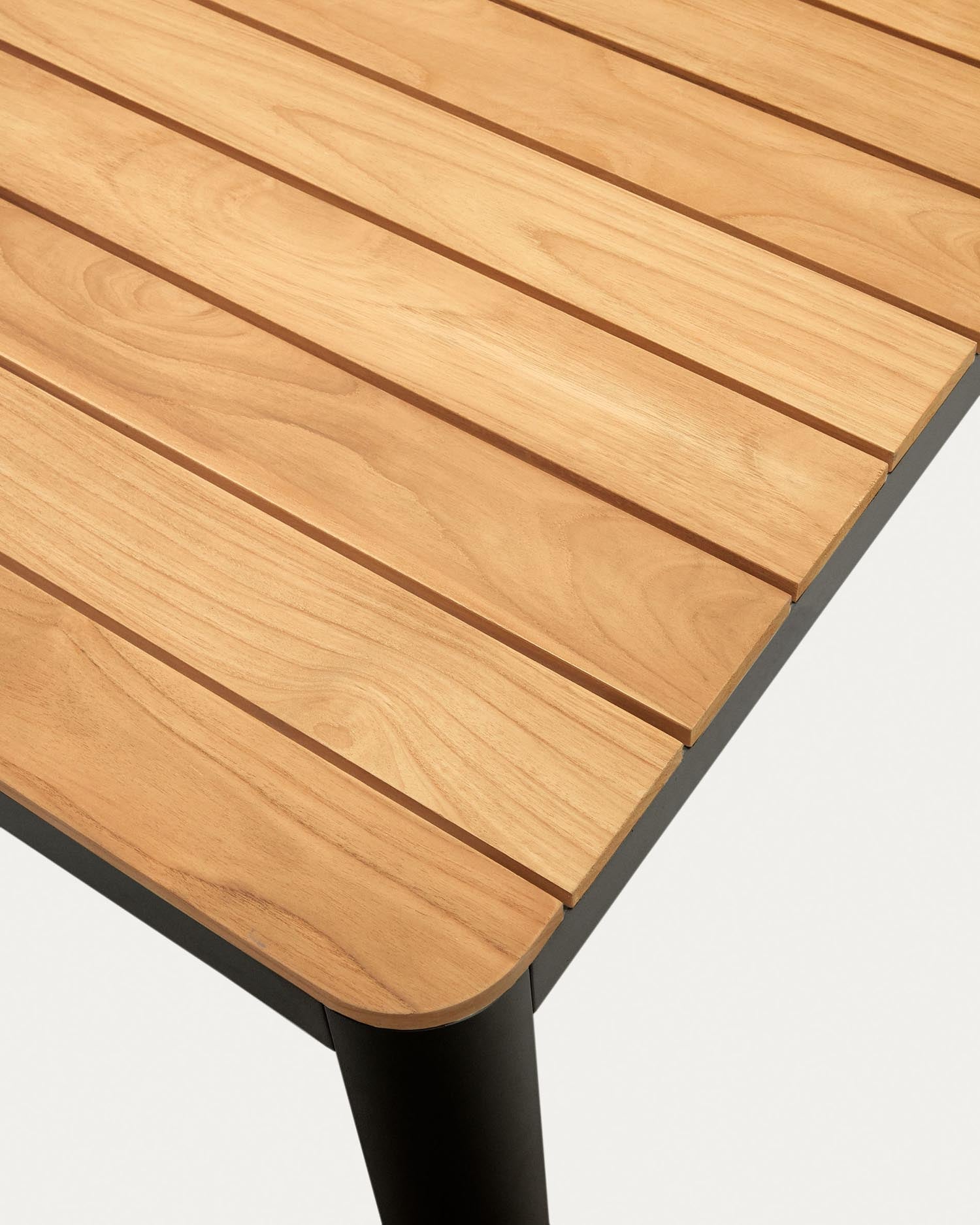 Eleganter Outdoor-Tisch aus massivem Teakholz und schwarzem Aluminium, 200 x 100 cm – perfekt für gesellige Momente im Freien.