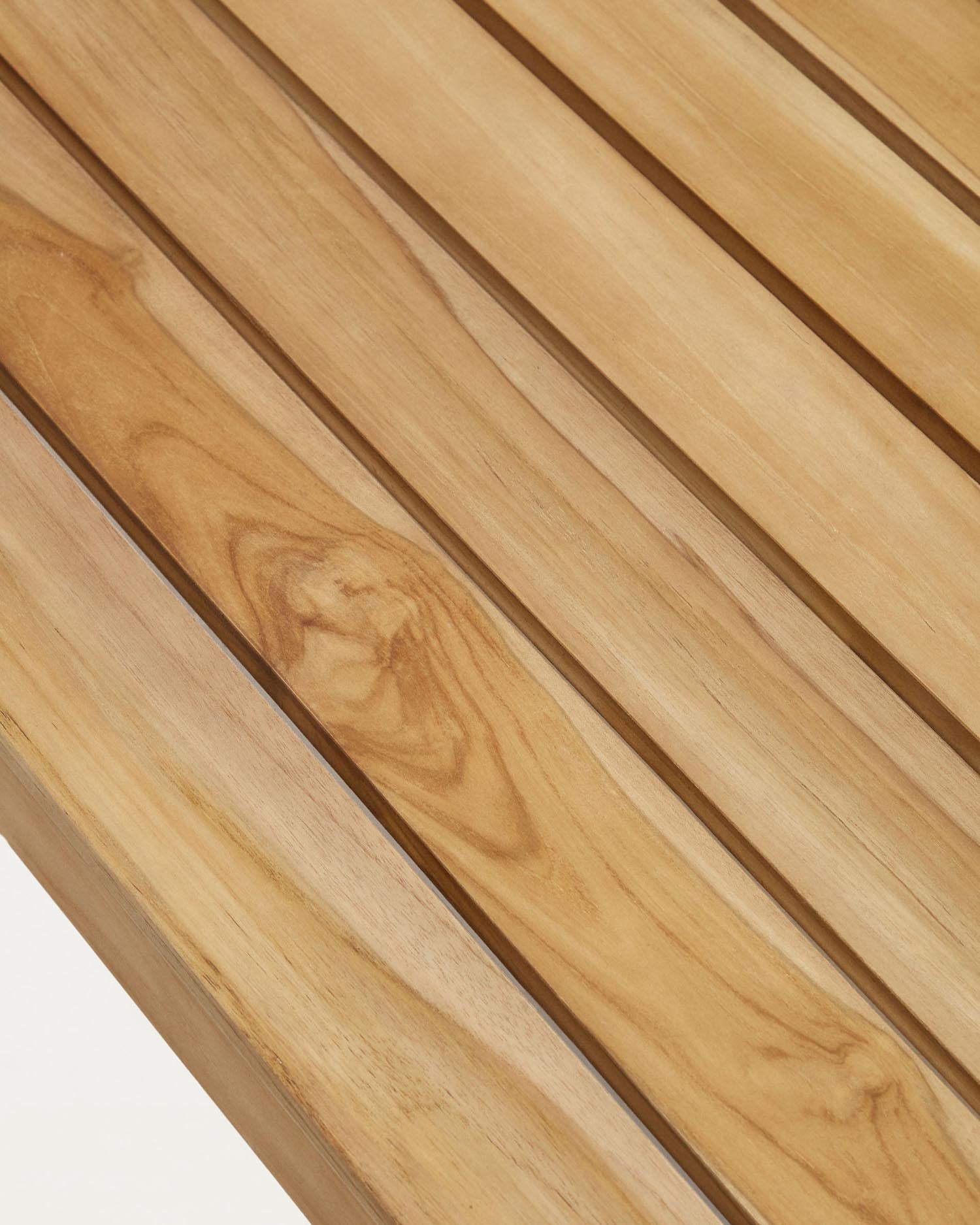 Eleganter Forcanera Couchtisch aus massivem Teakholz (150 x 71 cm) – perfekt für stilvolle Wohnräume und geschützte Außenbereiche. Robust und zeitlos.