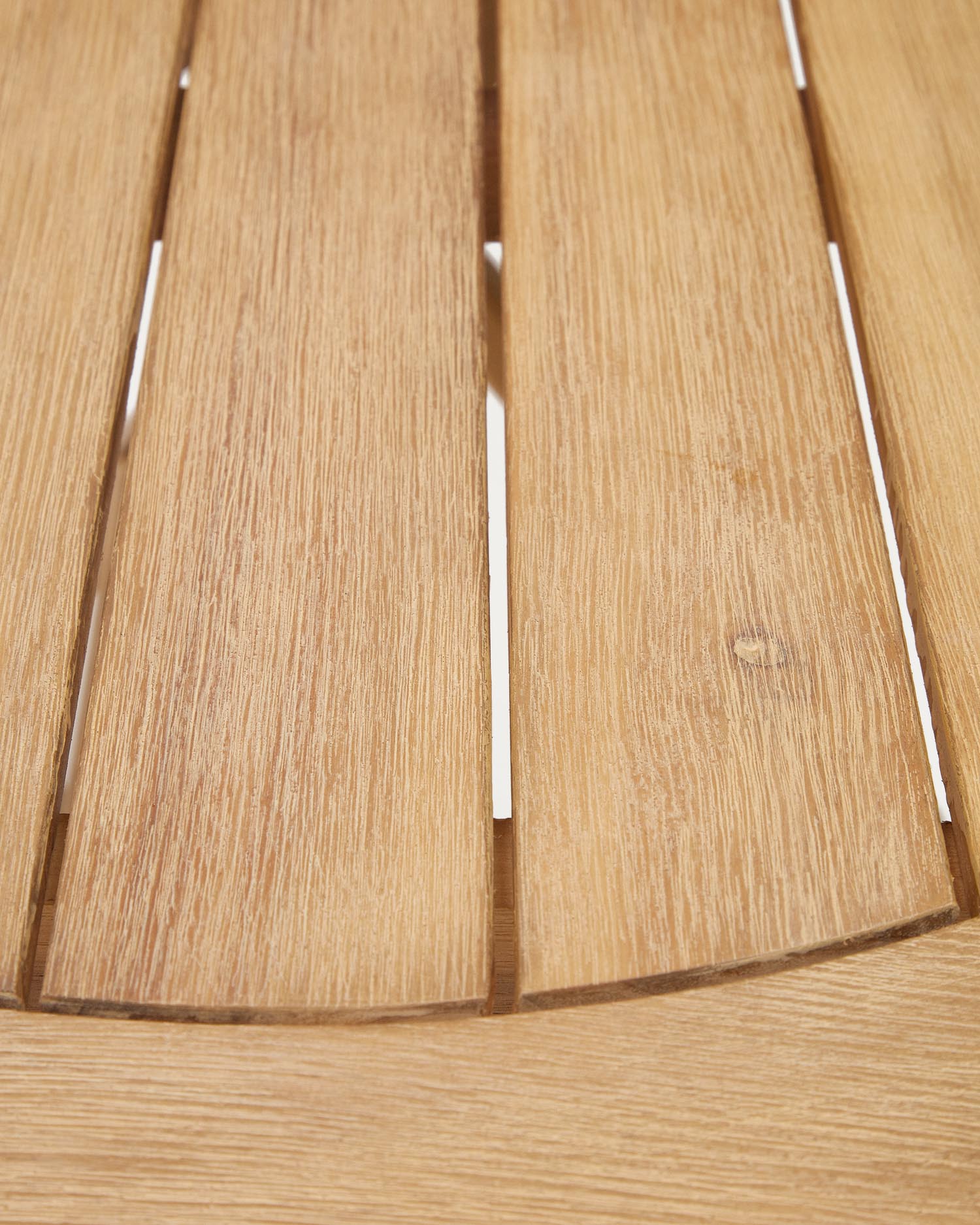 Klapptisch Dandara aus massivem Akazienholz: eleganter, klappbarer Tisch für Garten und Balkon, langlebig und umweltfreundlich – perfekt für gesellige Momente.