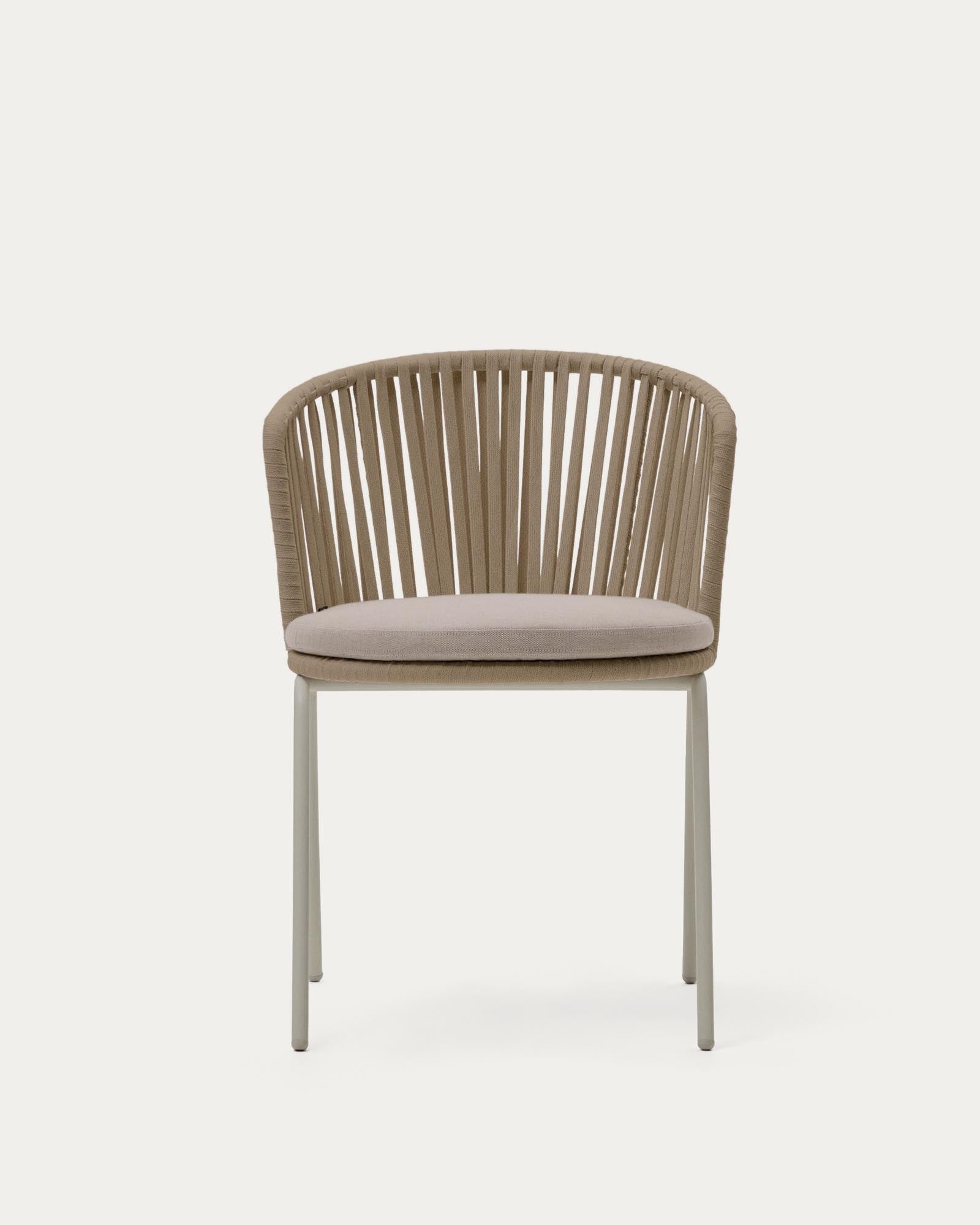 Beige Saconca Gartenstuhl aus robustem Seil und verzinktem Stahl, ideal für stilvolle Outdoor-Bereiche und entspannte Stunden im Freien.