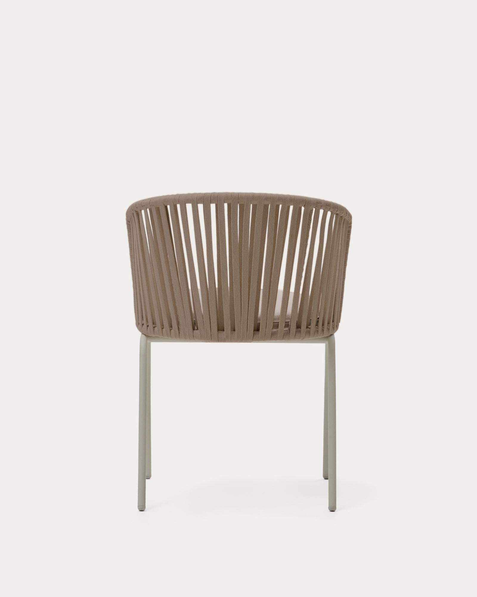 Eleganter Saconca Outdoor Stuhl in Beige, gefertigt aus strapazierfähigem Seil und verzinktem Stahl, perfekt für gemütliche Gartenmomente.