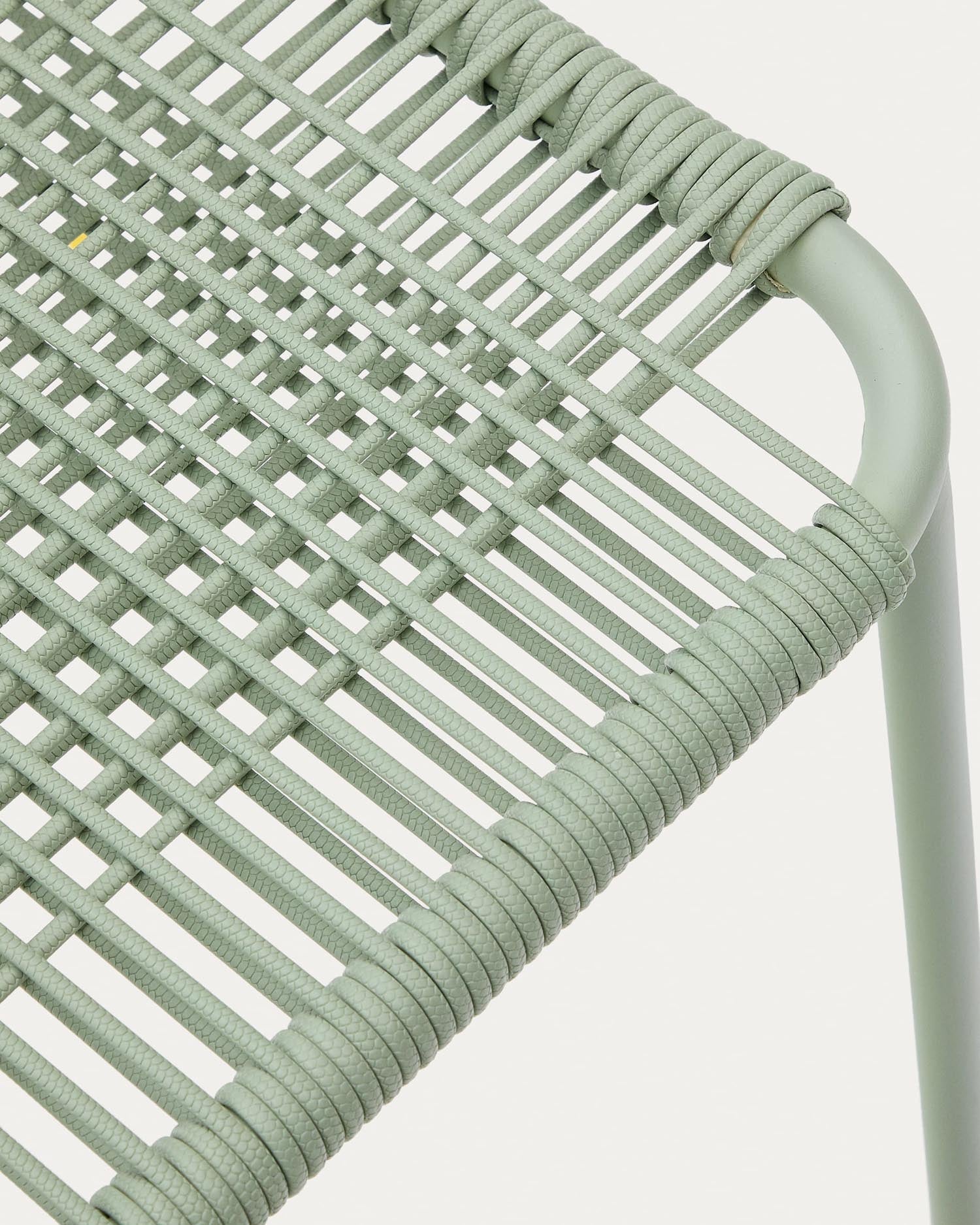 Praktischer Talaier Outdoor-Stuhl in modernem Türkis, aus wetterfestem Seil und leichtem Stahl, ideal für platzsparende Lösungen im Freien.