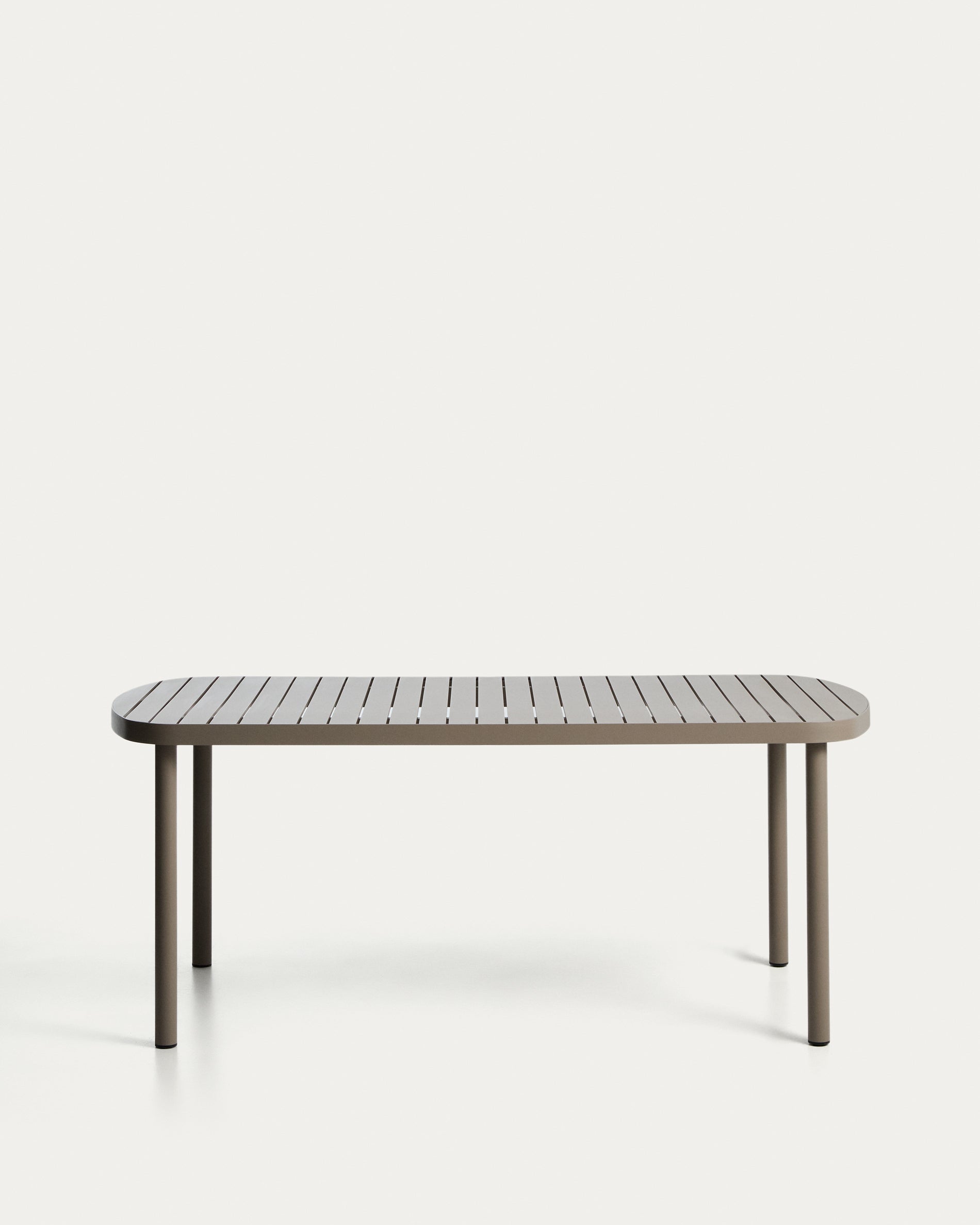 Outdoor-Tisch Joncols aus Aluminium mit taupefarbener Lackierung, 180 x 90 cm in Taupe präsentiert im Onlineshop von KAQTU Design AG. Gartentisch ist von Kave Home