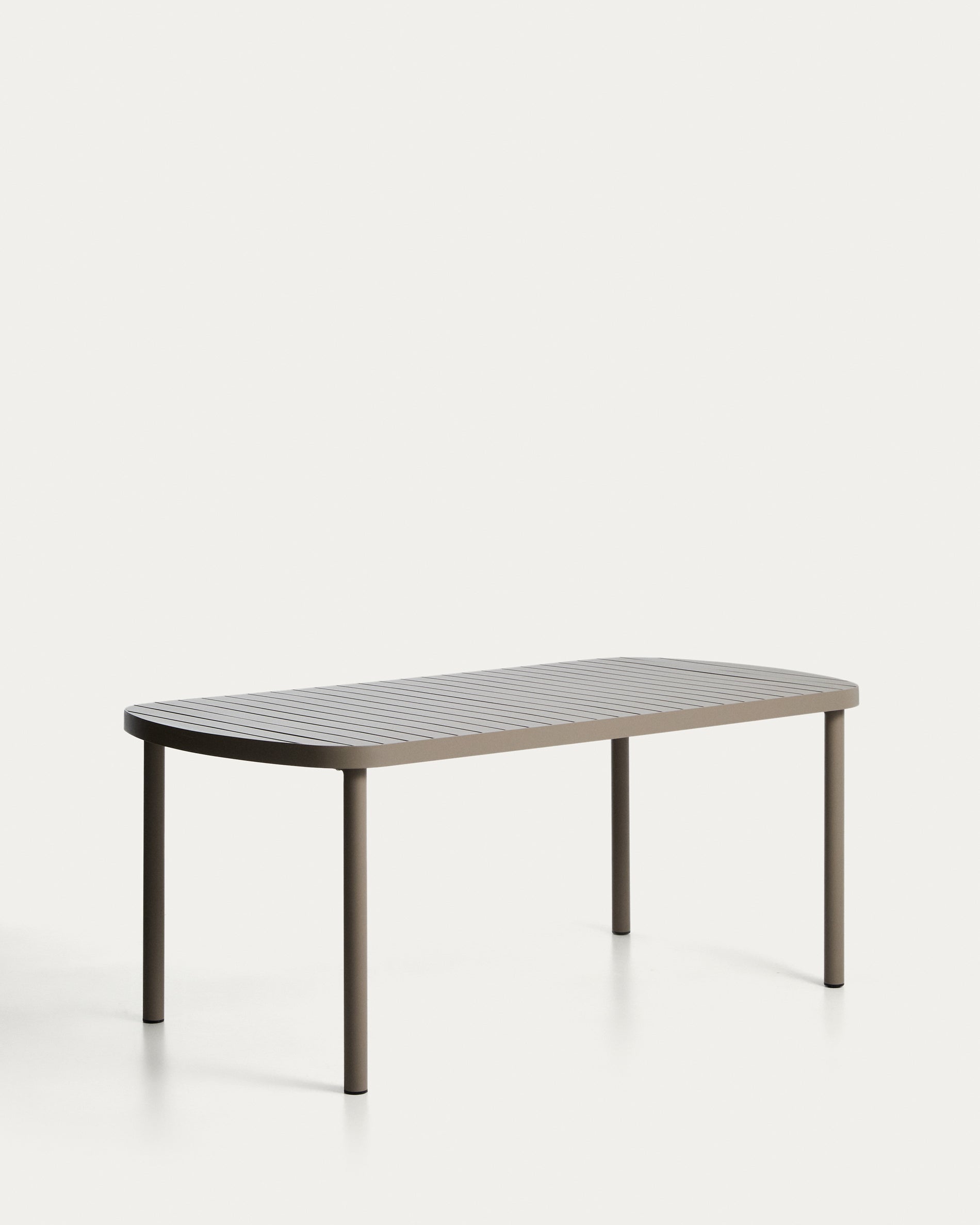 Outdoor-Tisch Joncols aus Aluminium mit taupefarbener Lackierung, 180 x 90 cm in Taupe präsentiert im Onlineshop von KAQTU Design AG. Gartentisch ist von Kave Home